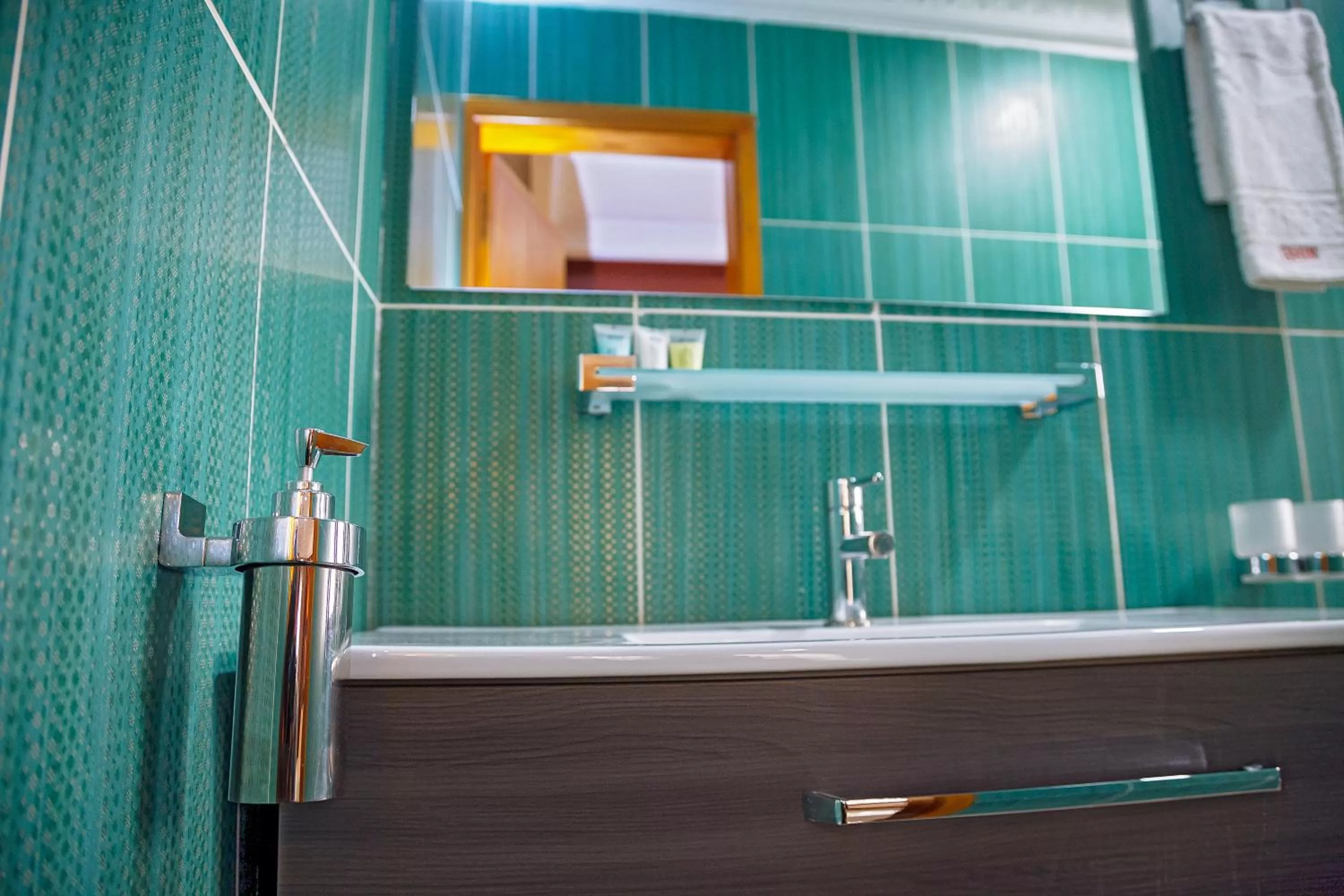 NOUBOU INTERNATIONAL HOTEL BONAPRISO