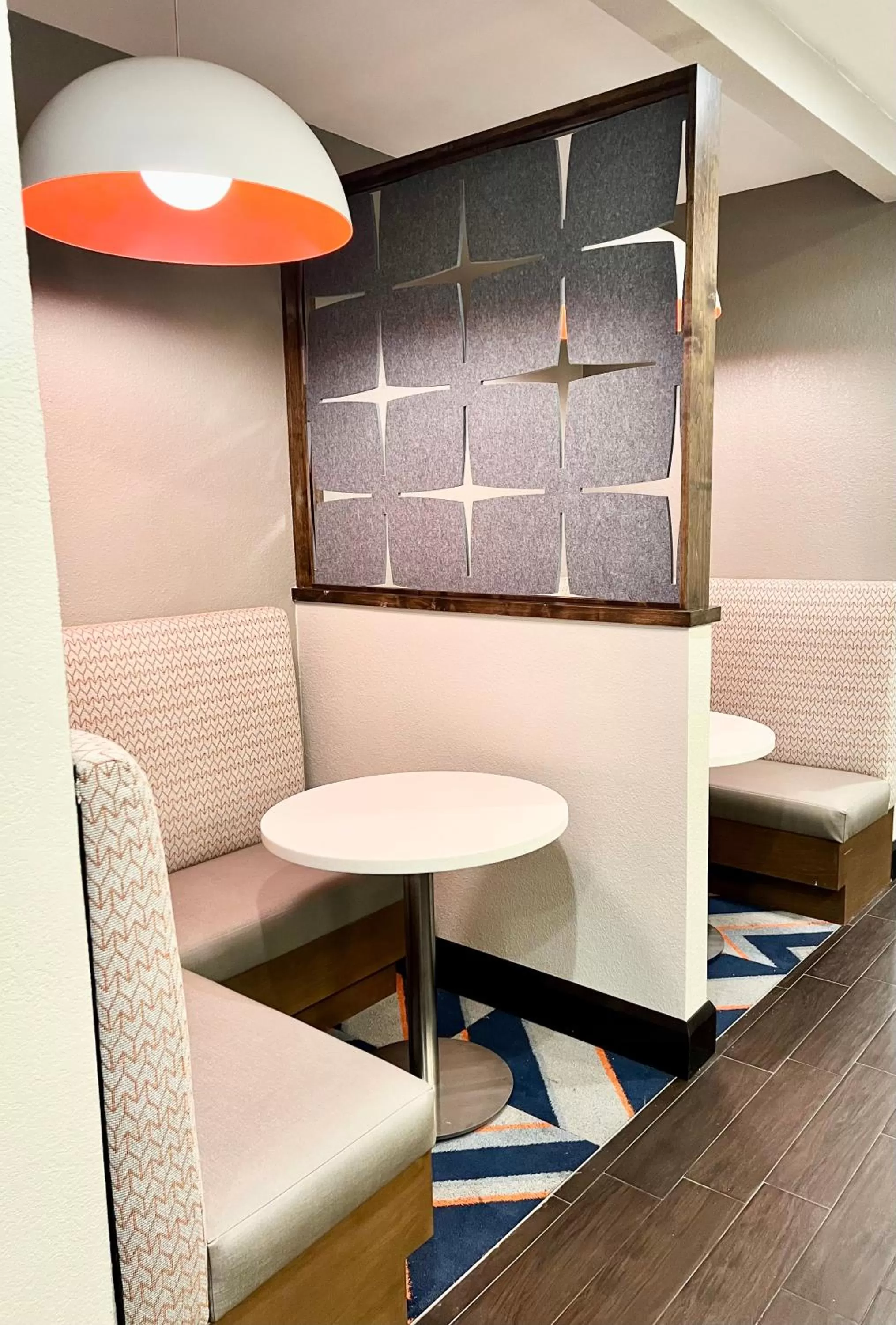 Seating area in Hampton Inn Fort Walton Beach