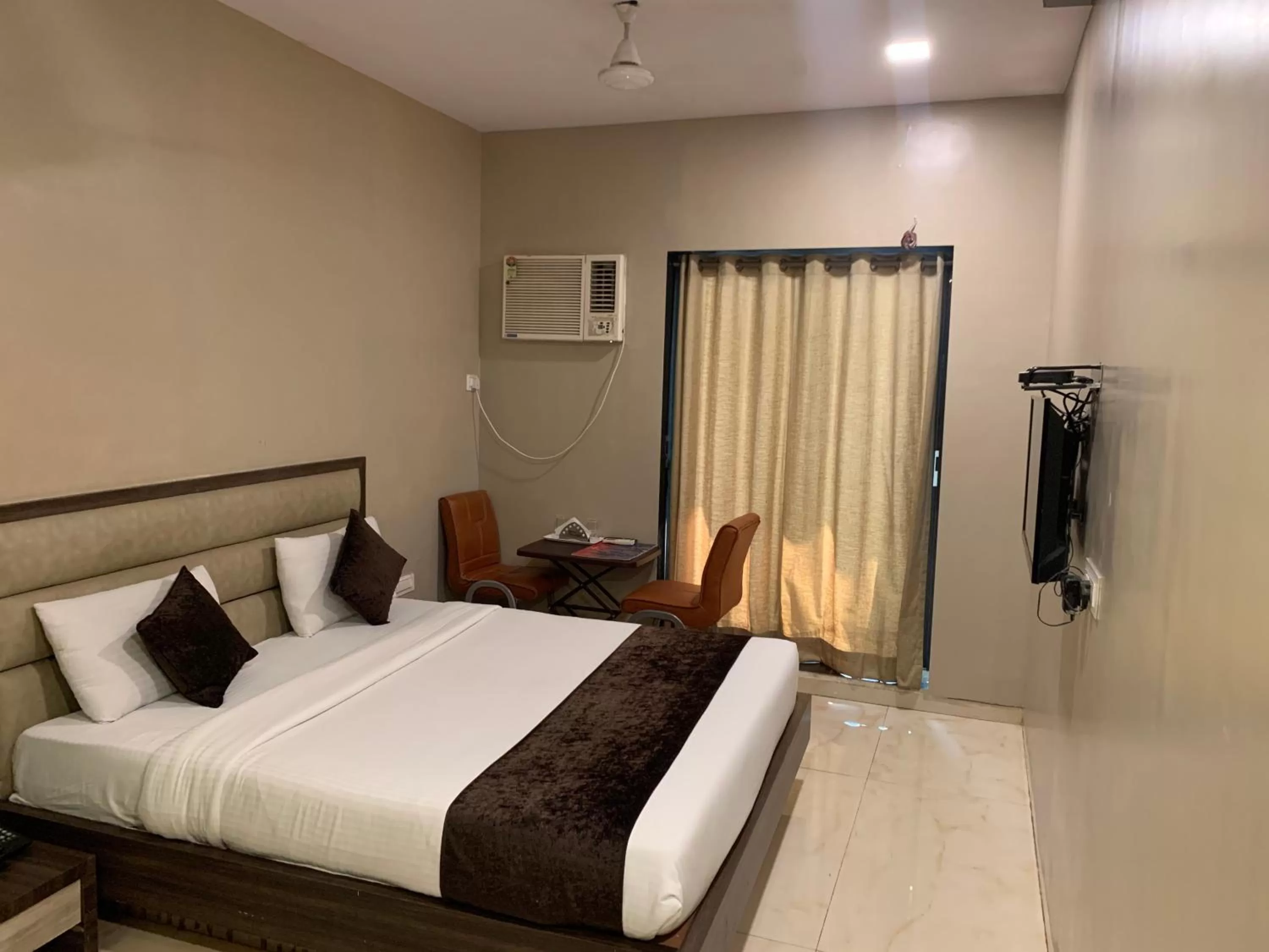 View (from property/room), Bed in Hotel Merakee - Near Dahisar Mira Road Mumbai