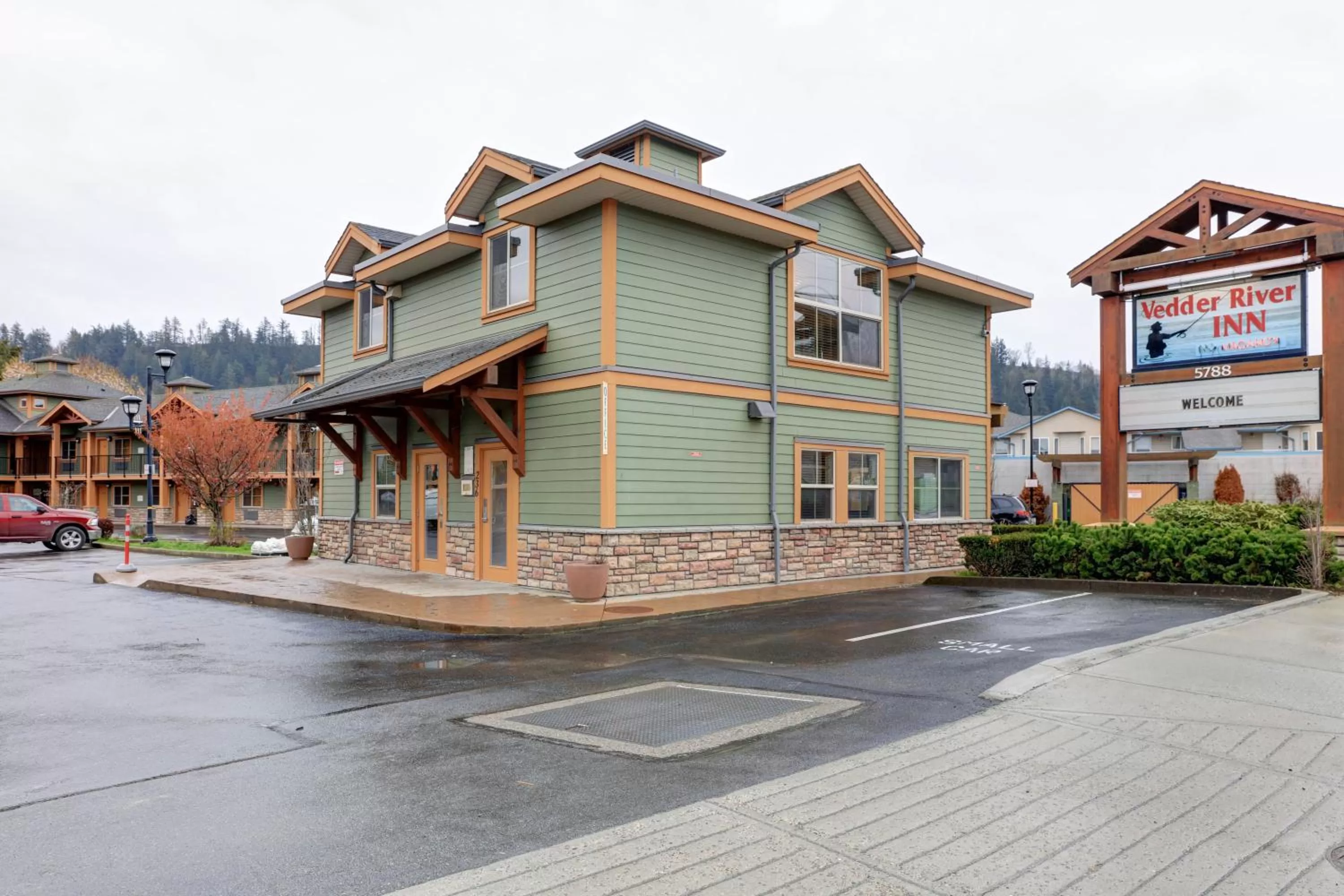 Property building in Vedder River Inn