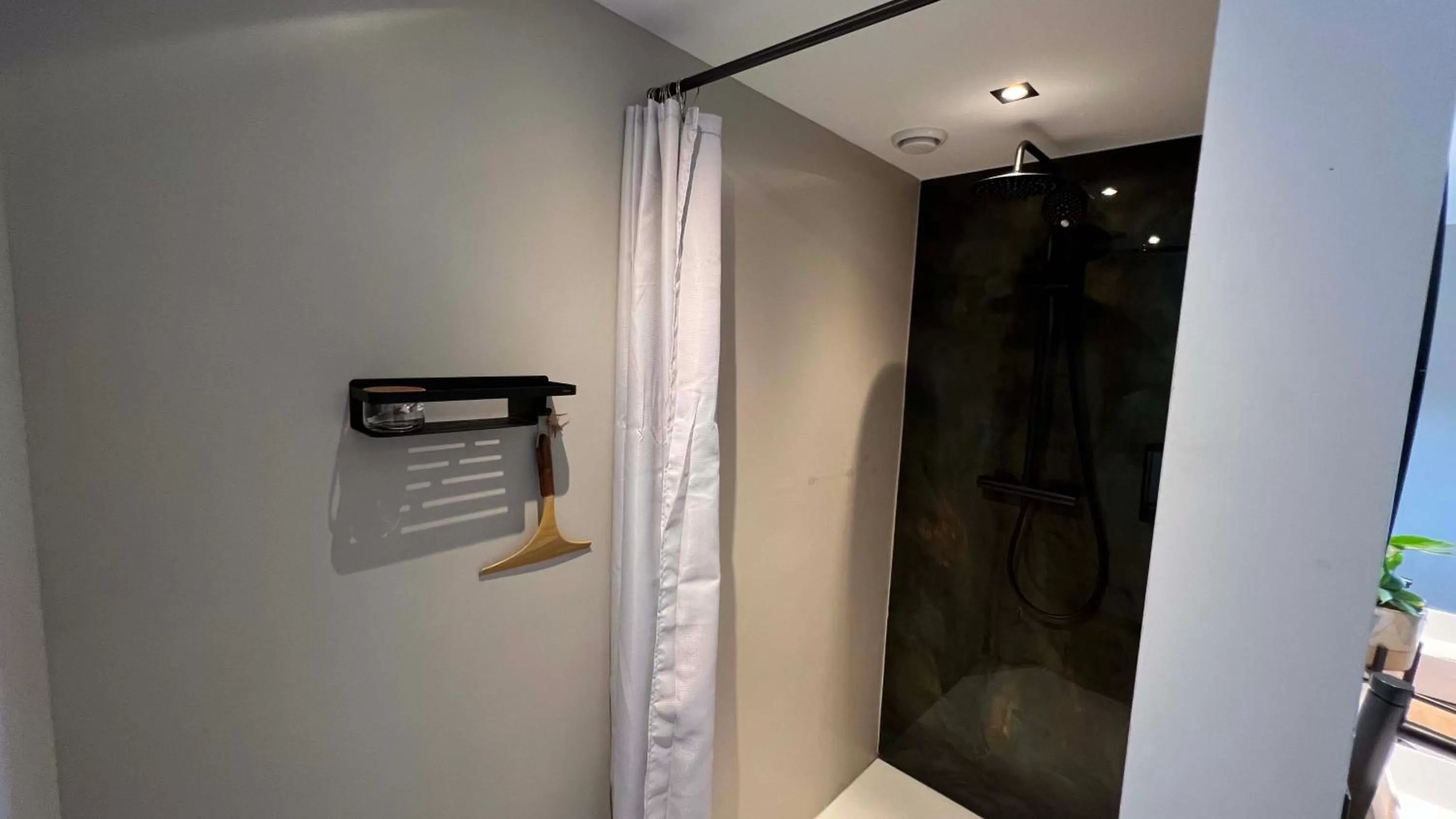 Shower in Boutique Hotel Le Faucon