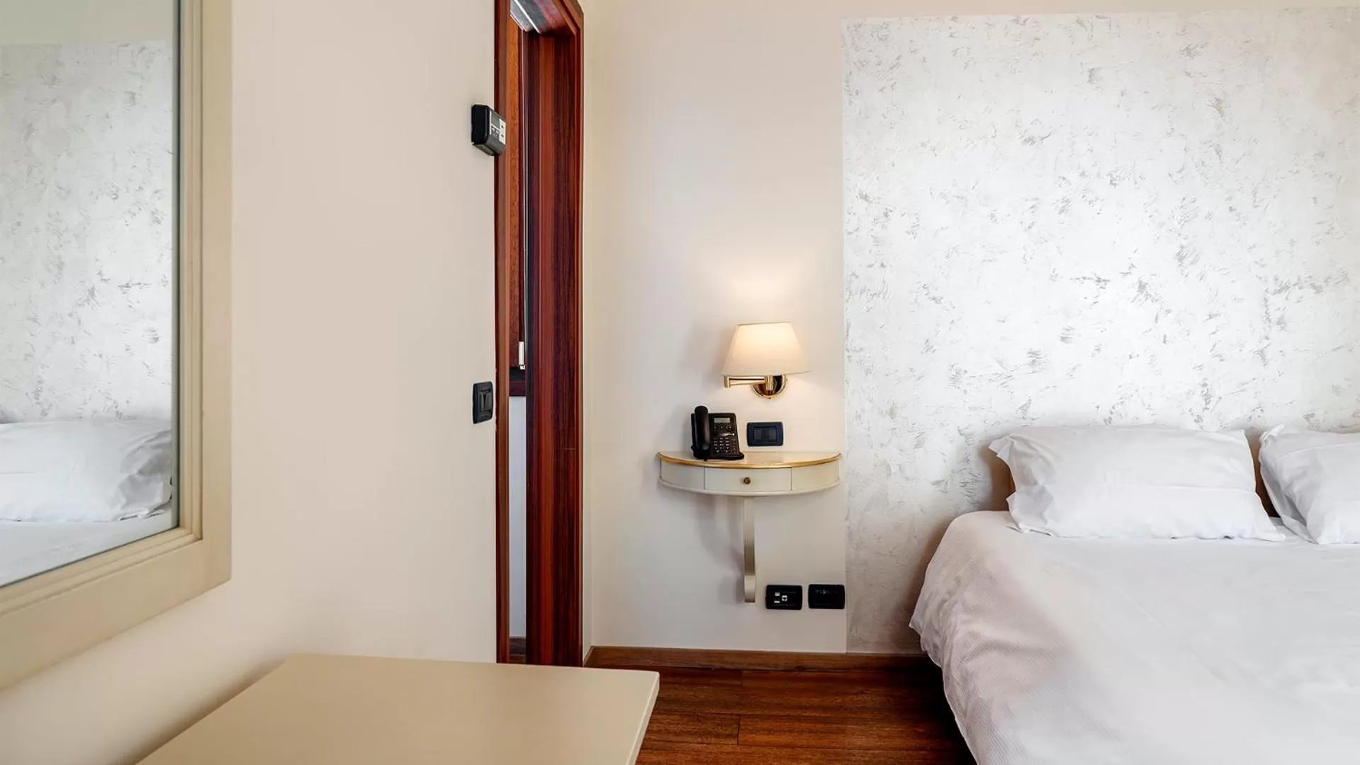 Photo of the whole room, Bed in Cà Doge