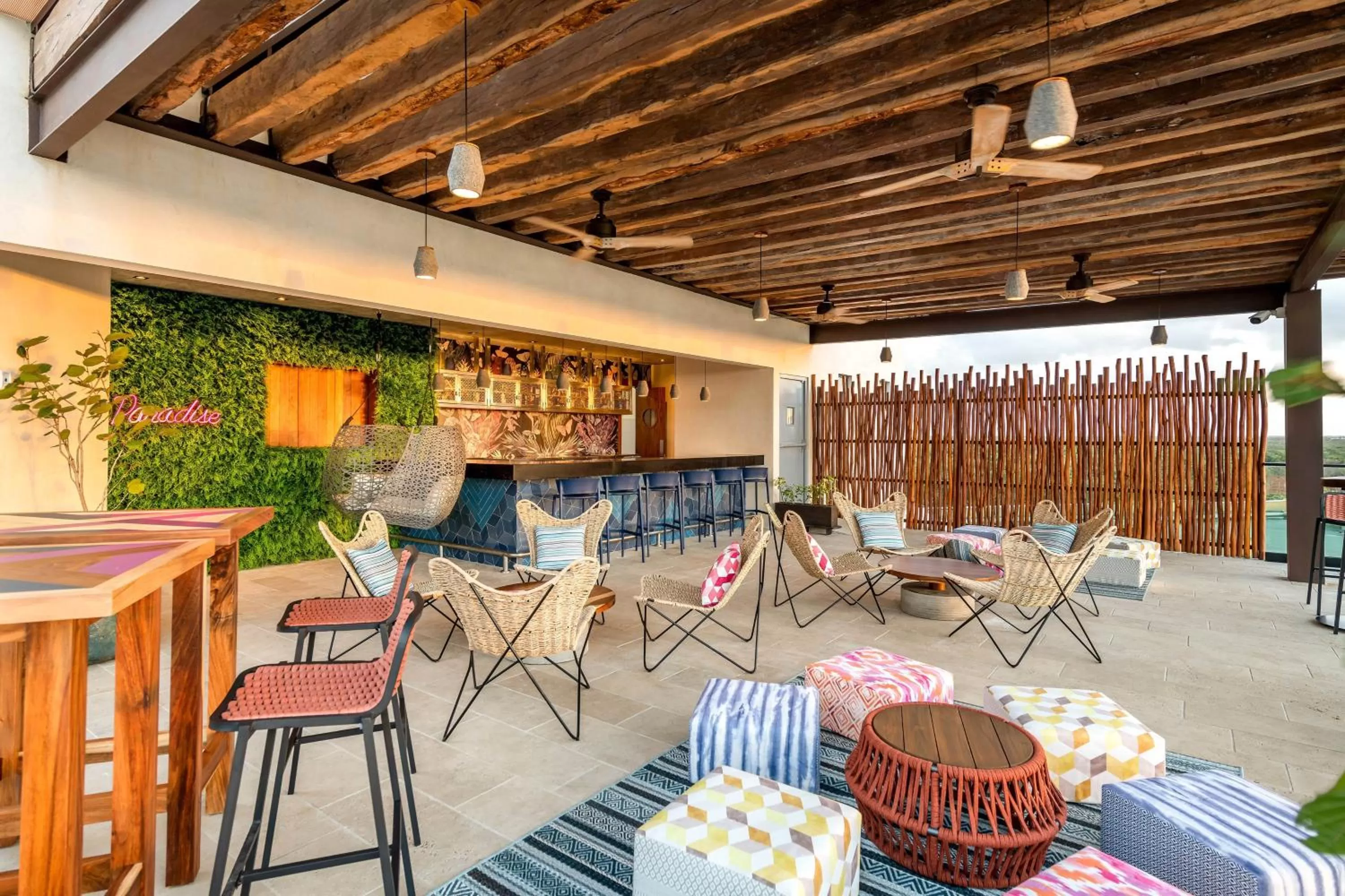 Lounge or bar in Aloft Tulum