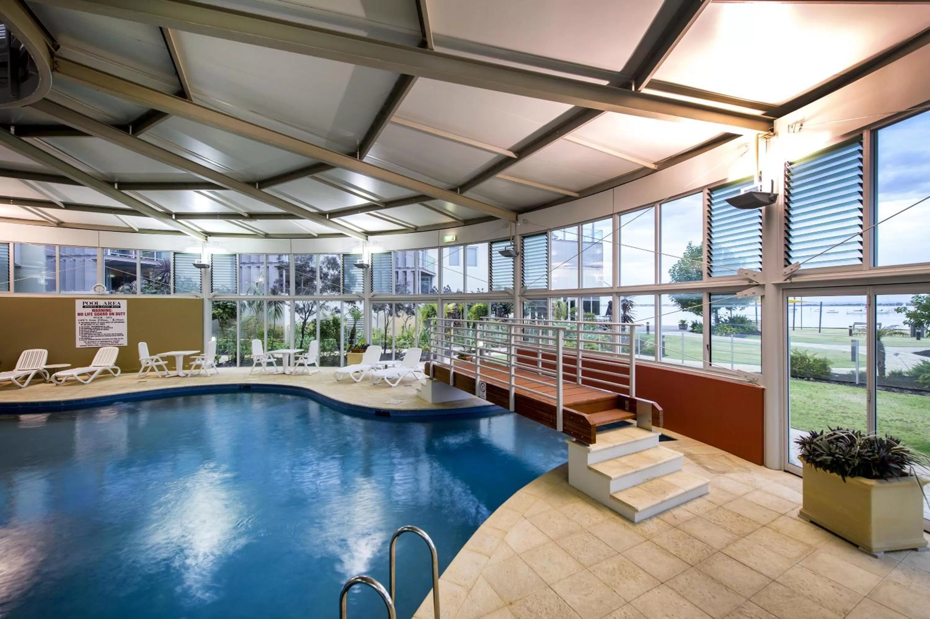 Swimming pool in Bunbury Hotel Koombana Bay