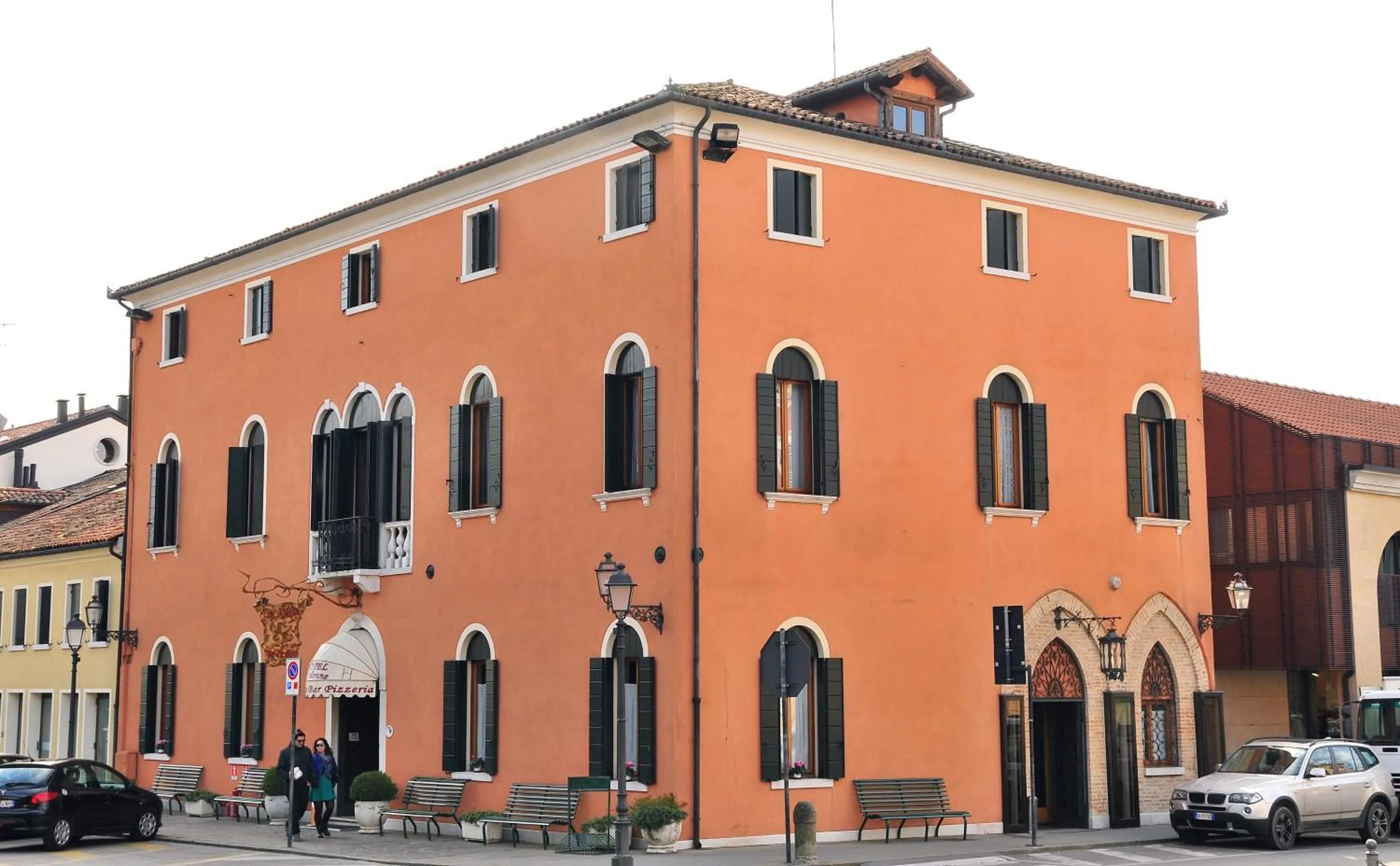 Facade/entrance in Hotel 5 Colonne
