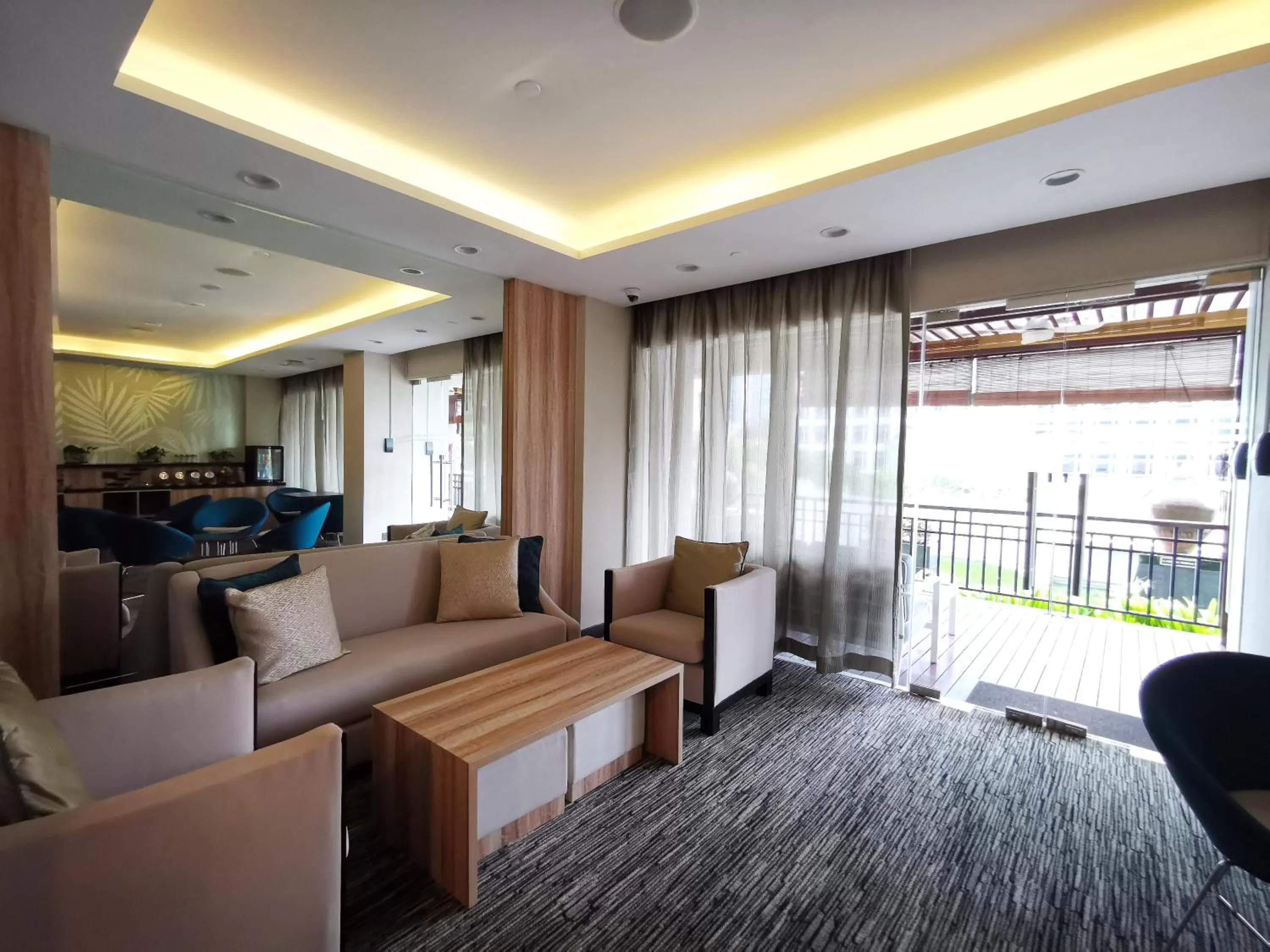 Communal lounge/ TV room in Copthorne King's Hotel Singapore