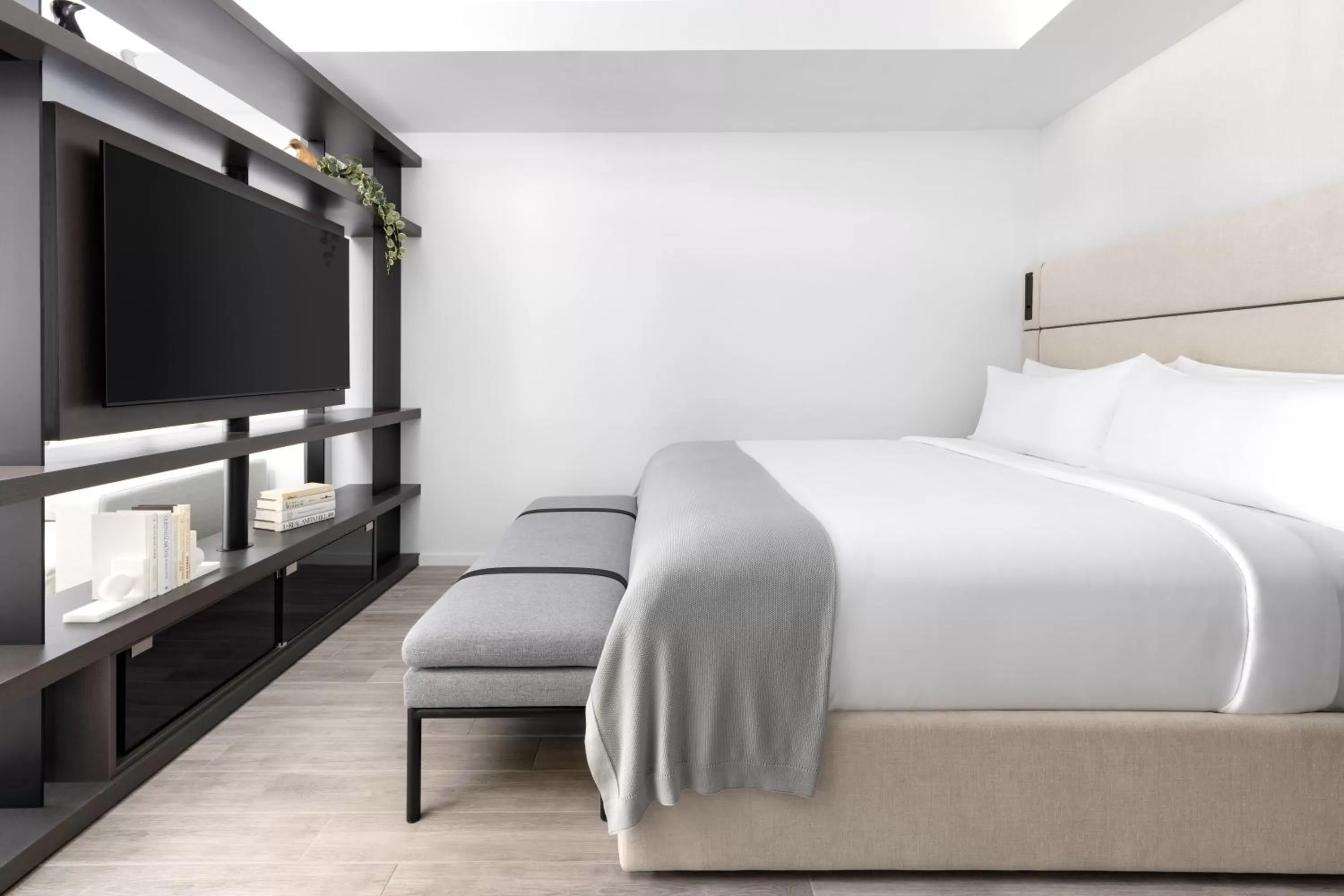 View (from property/room), Bed in The Elser Hotel Miami - An All-Suite Hotel