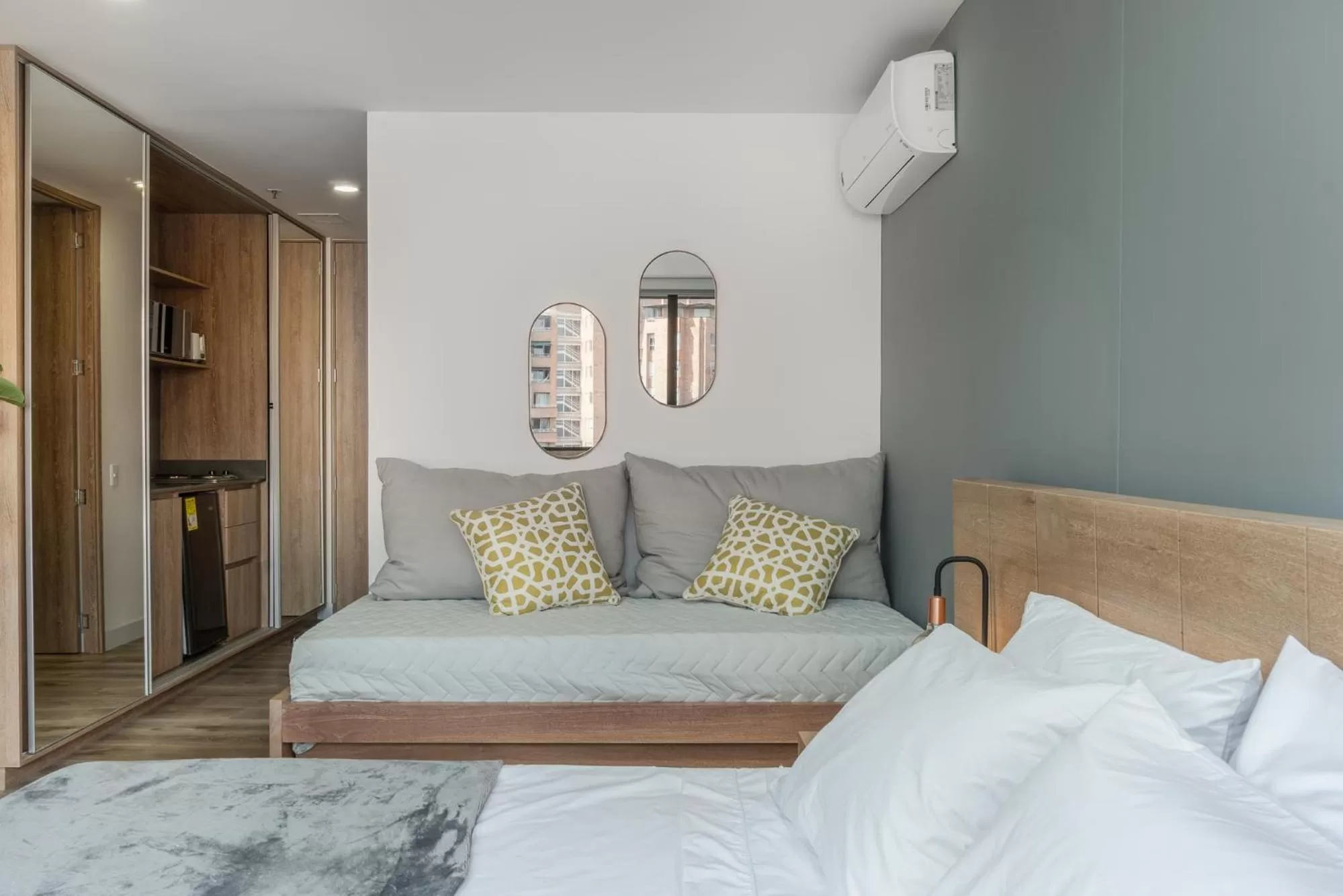 Photo of the whole room, Bed in Apartamentos Go Living & Suites by HOUSY HOST