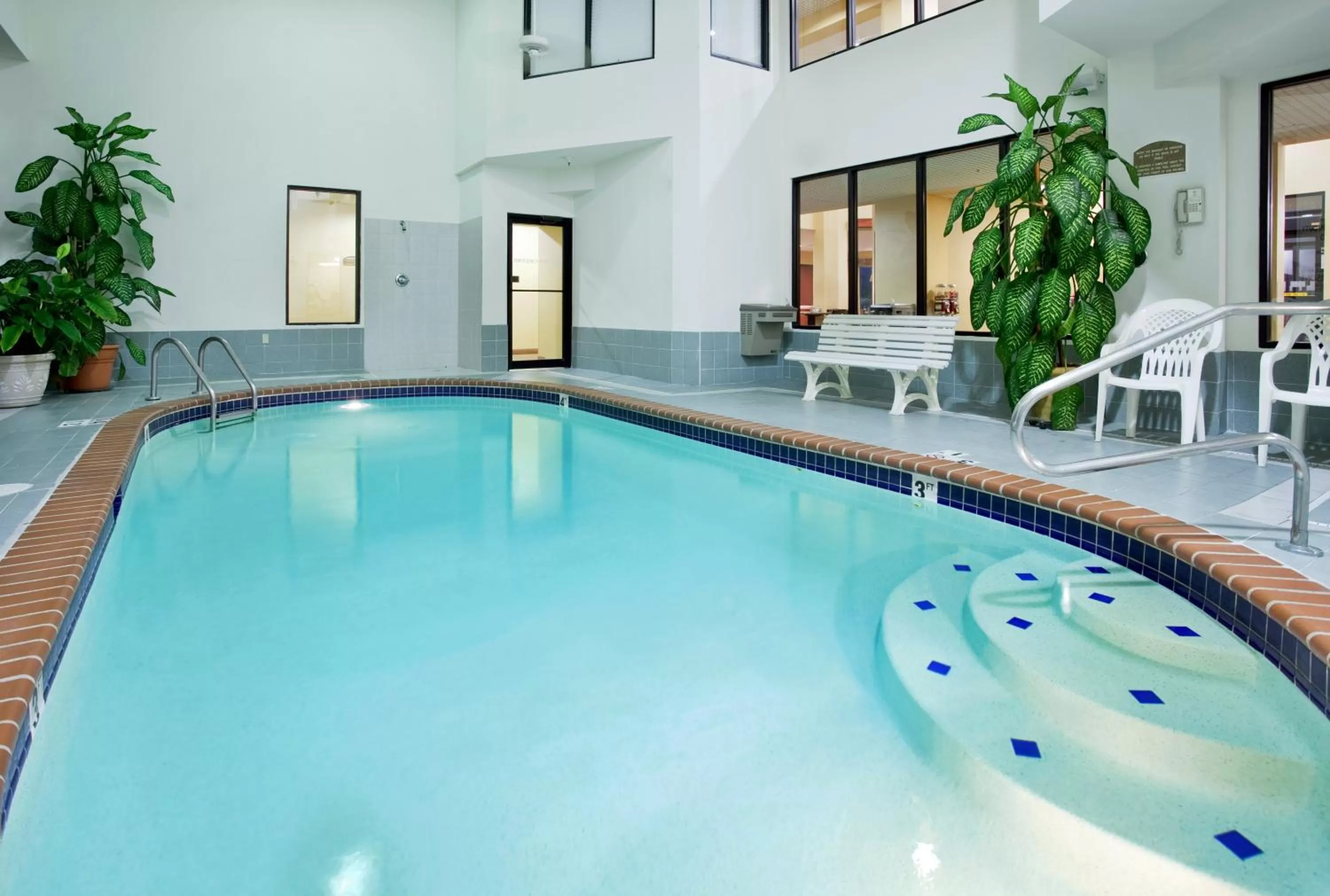 Swimming pool in Holiday Inn Express Hotel & Suites Fenton/I-44 by IHG
