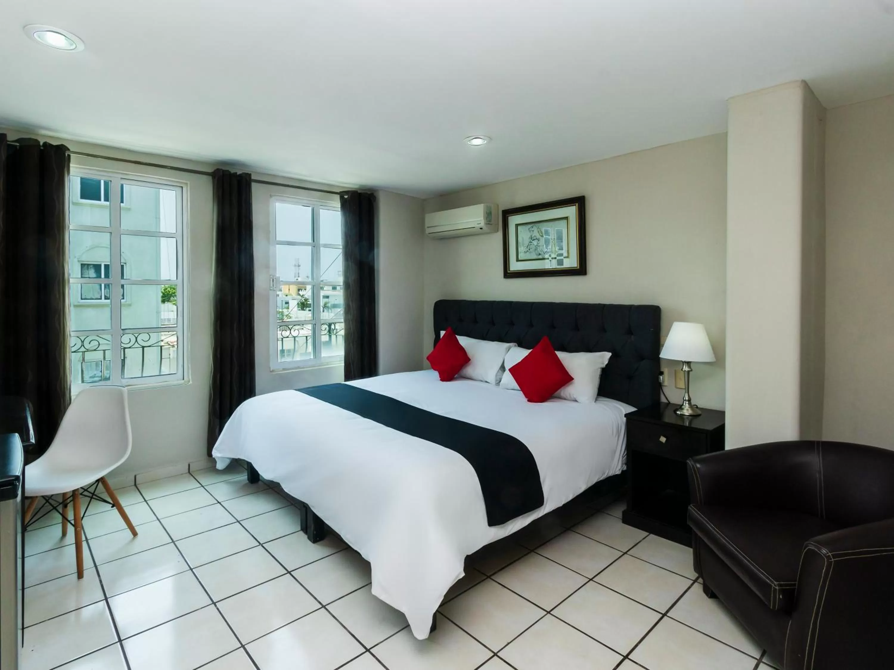 Photo of the whole room, Bed in Boca Inn Hotel & Suites