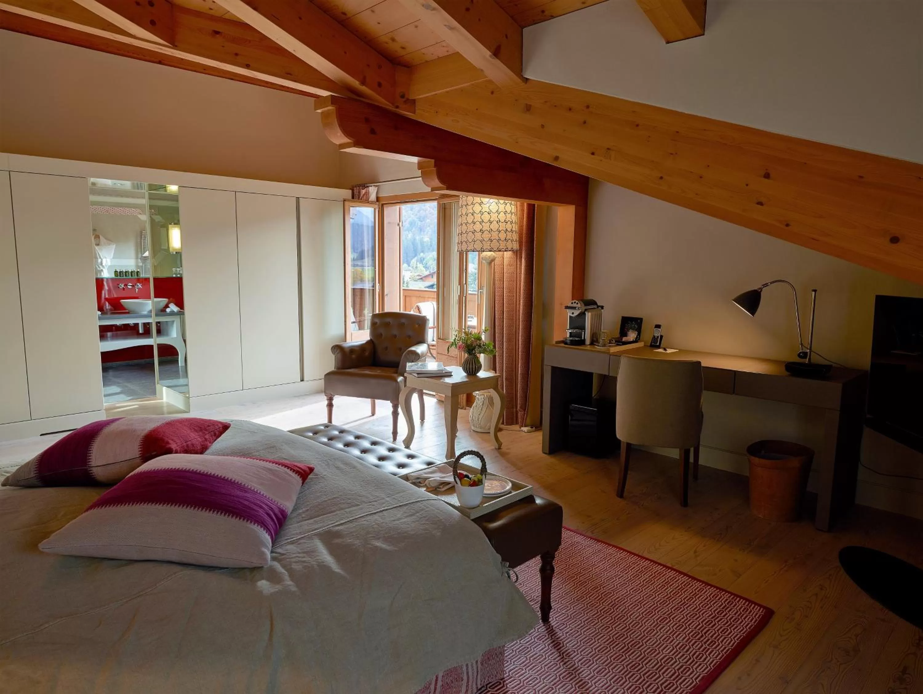 Staff, Bed in Le Grand Bellevue