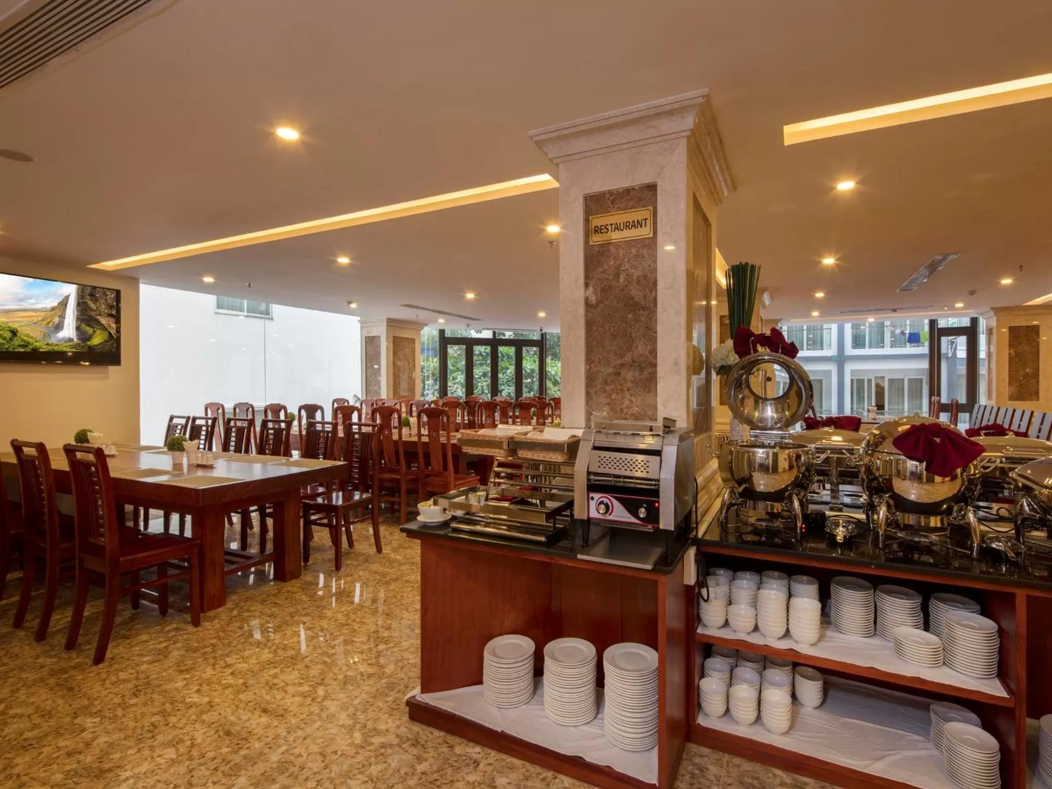 Restaurant/places to eat in Red Sun Nha Trang Hotel