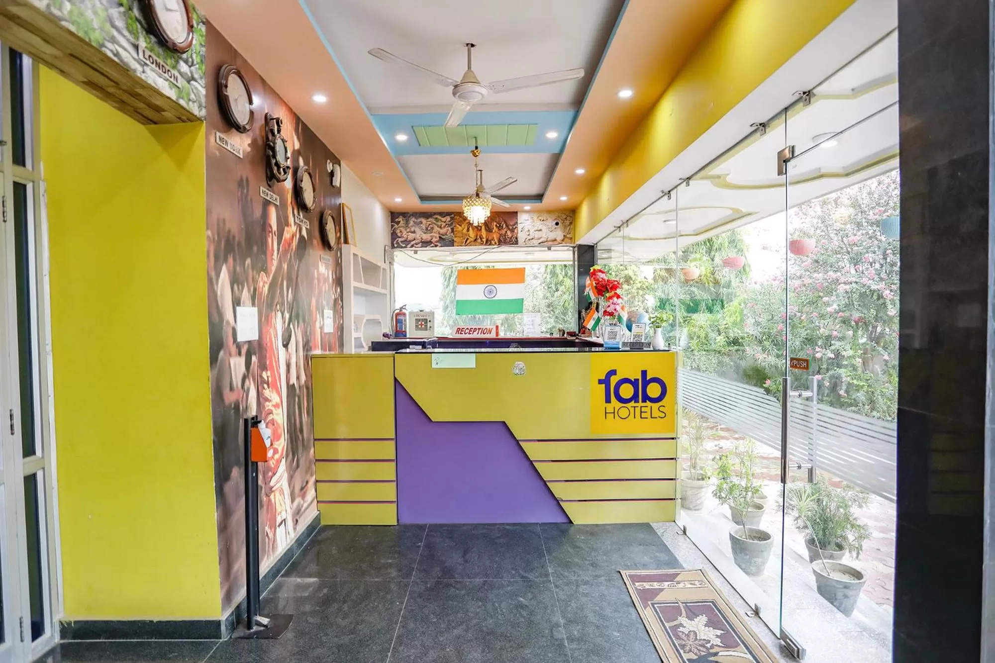 Lobby or reception in FabHotel Kriti Green - Hanuman Mandir, Lathia