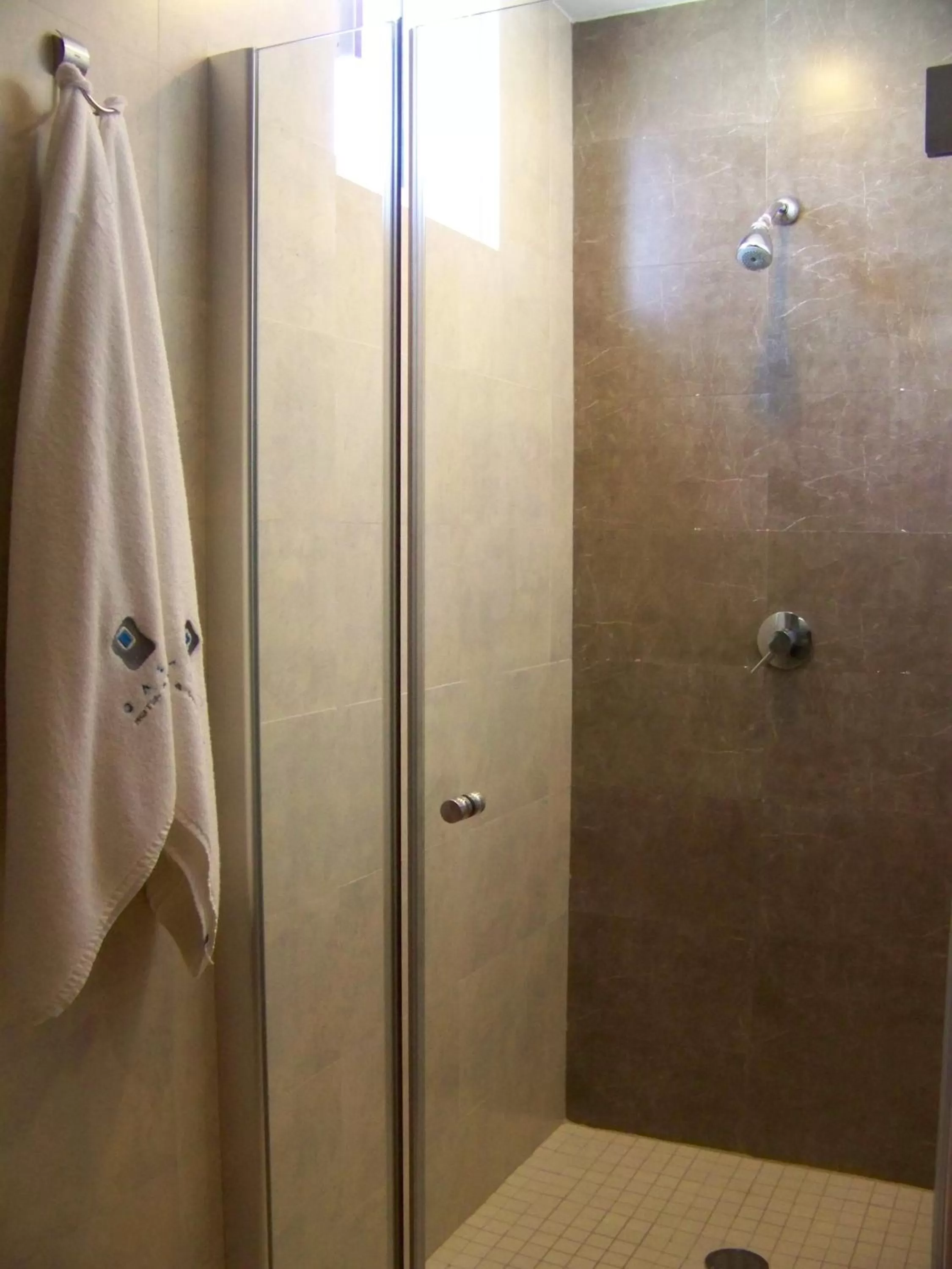 Bathroom in Hotel Oasis