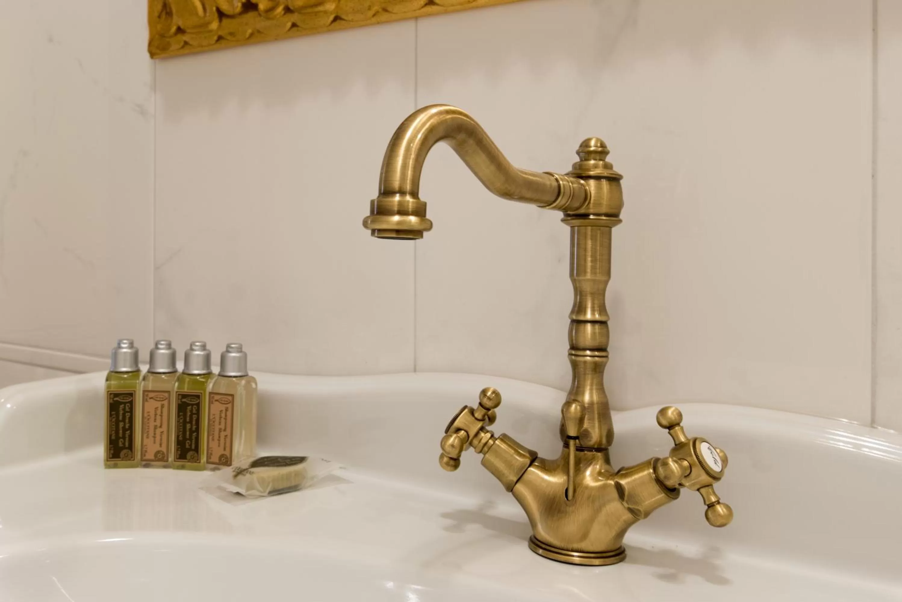 Bathroom in Central Square Heritage Hotel