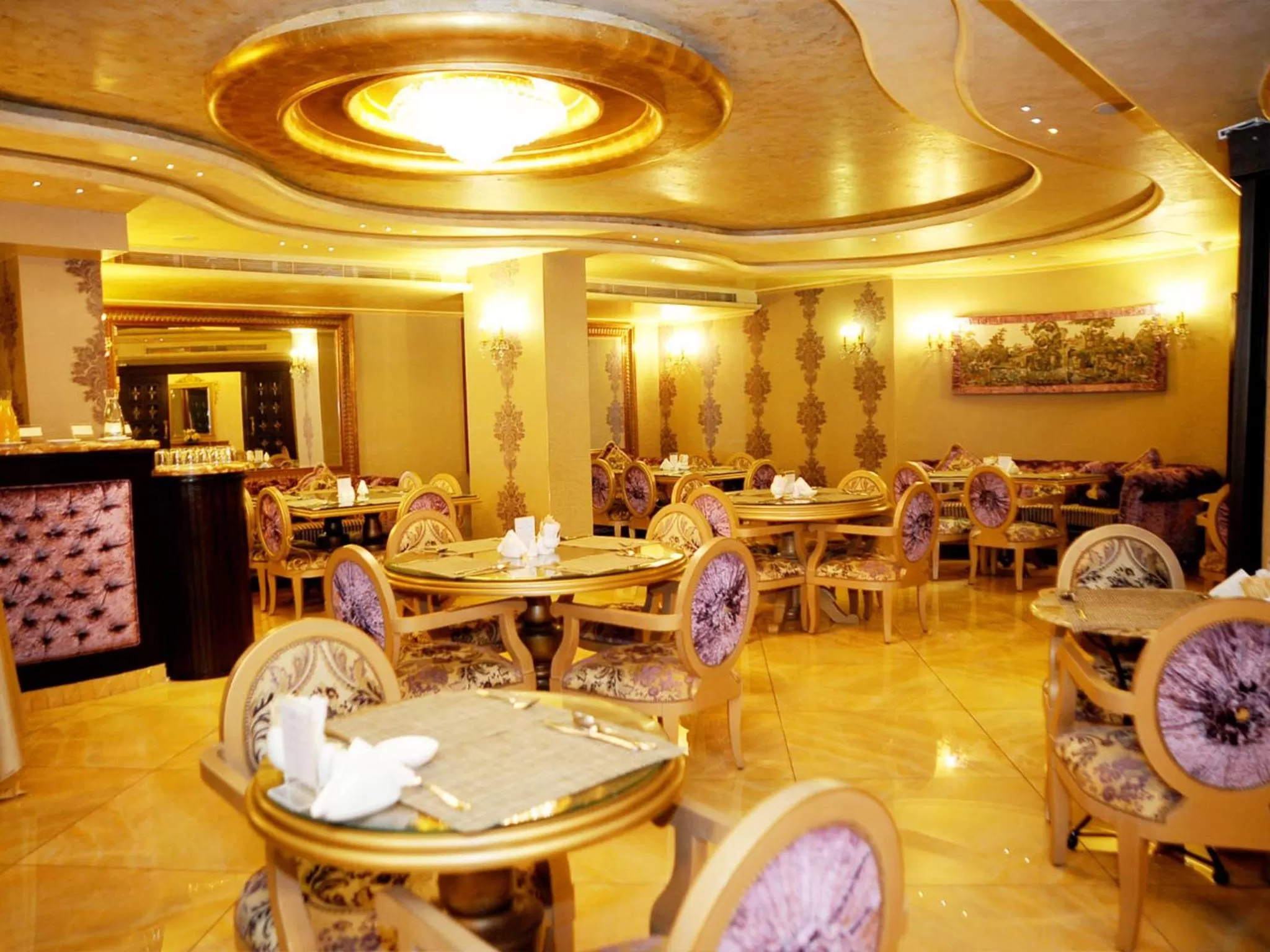 Restaurant/places to eat in Q Hotel