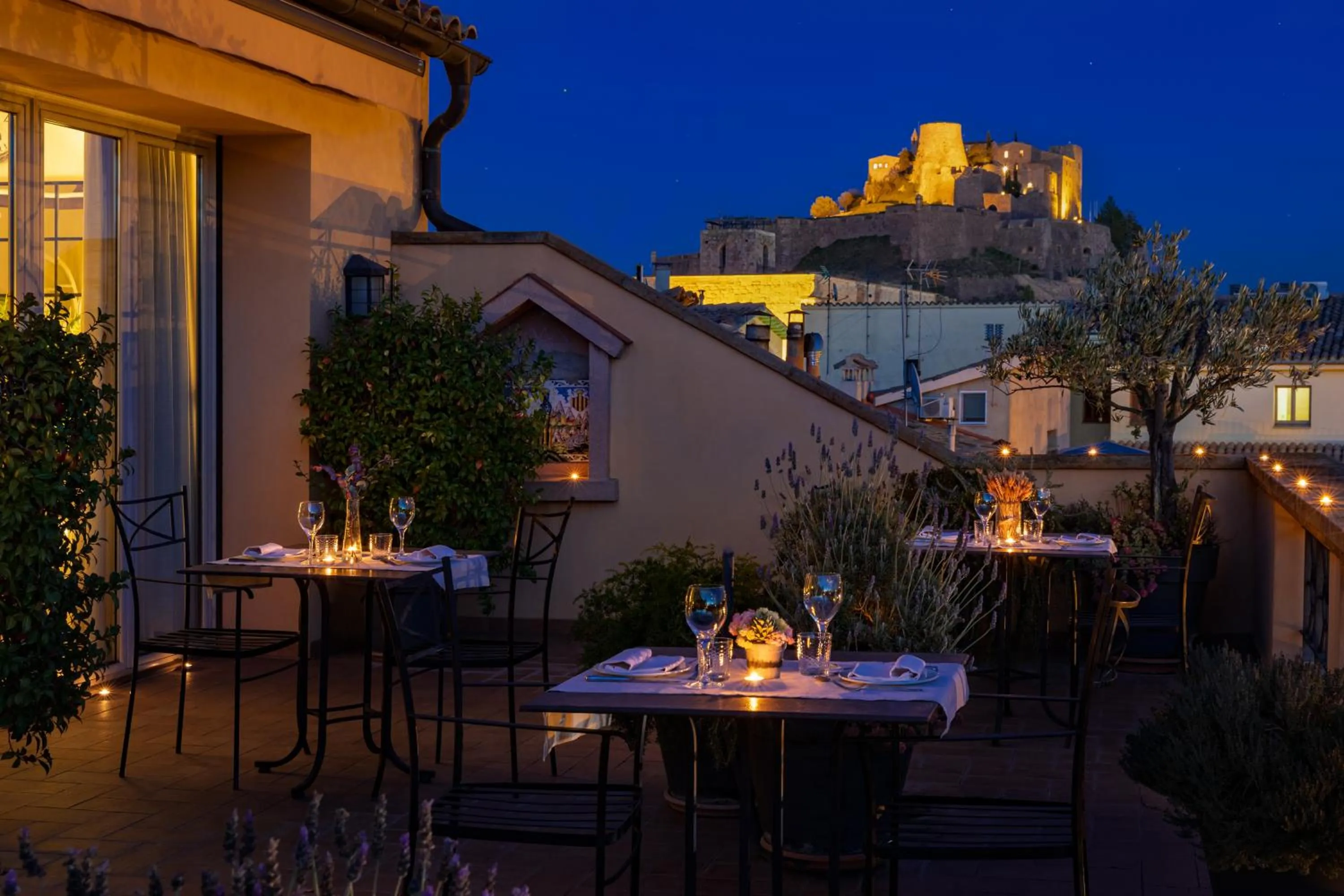 Restaurant/places to eat in Bremon Boutique Hotel by Duquessa Hotel Collection