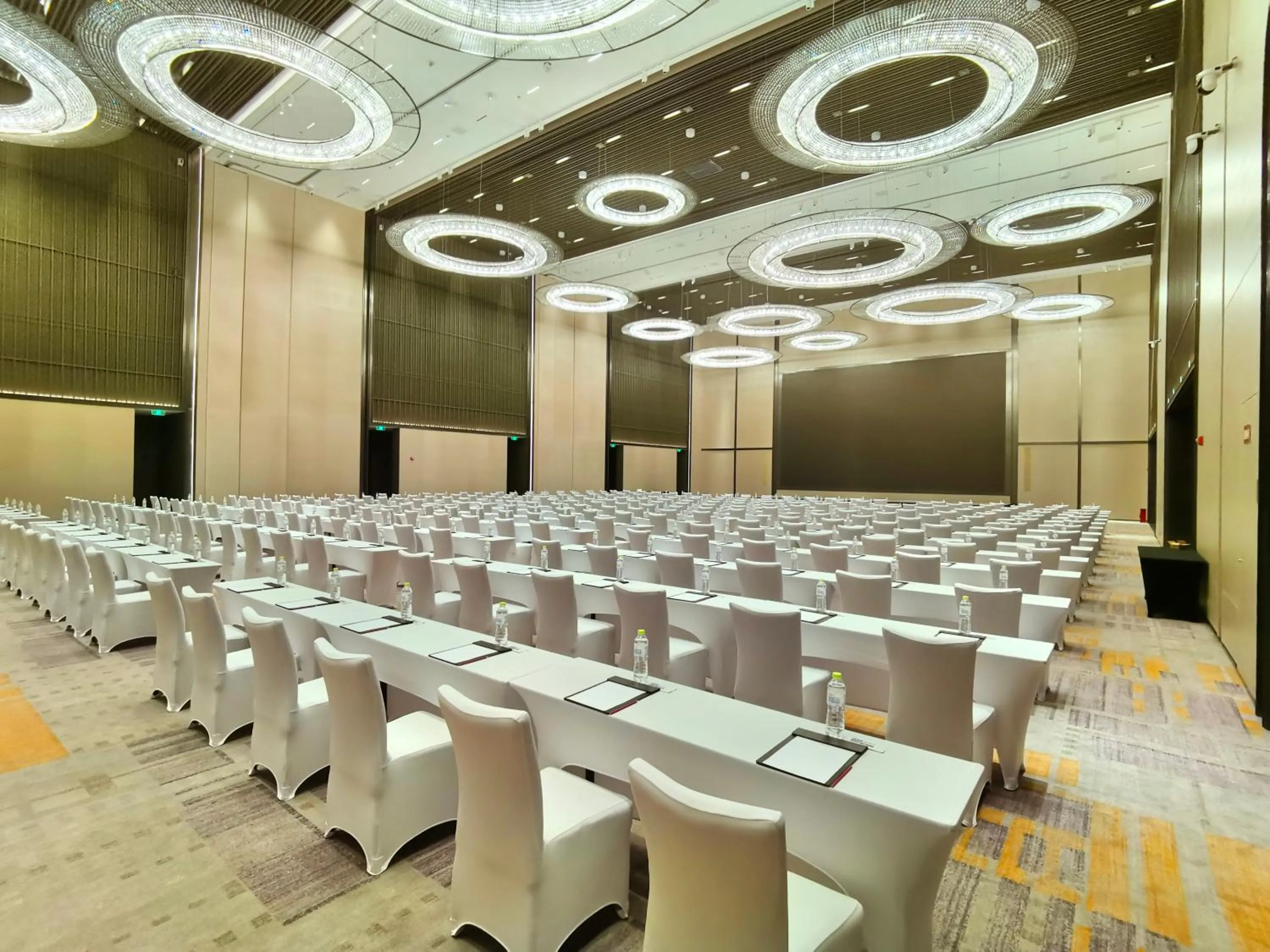 Business facilities in Crowne Plaza Qingdao Jinshui by IHG