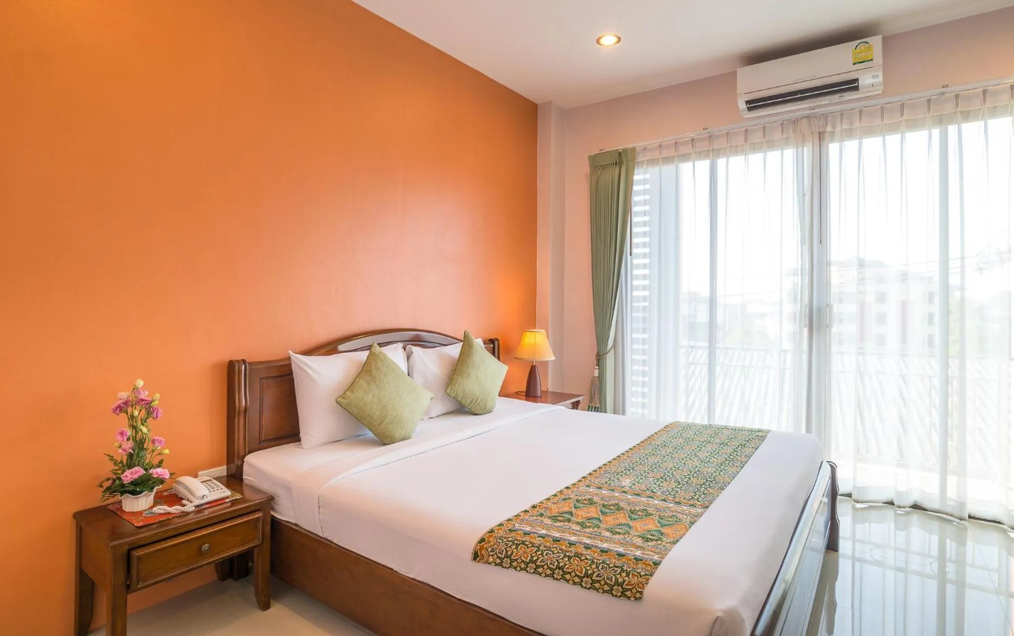 Bed in Krabi Phetpailin Hotel