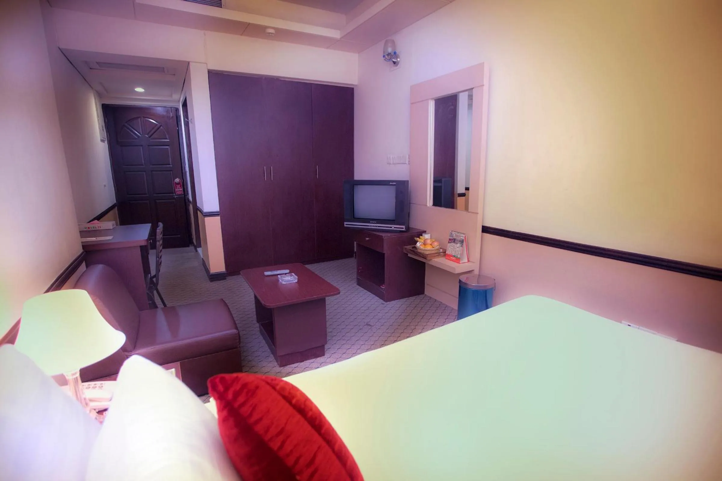 Photo of the whole room, Bed in Hotel 71