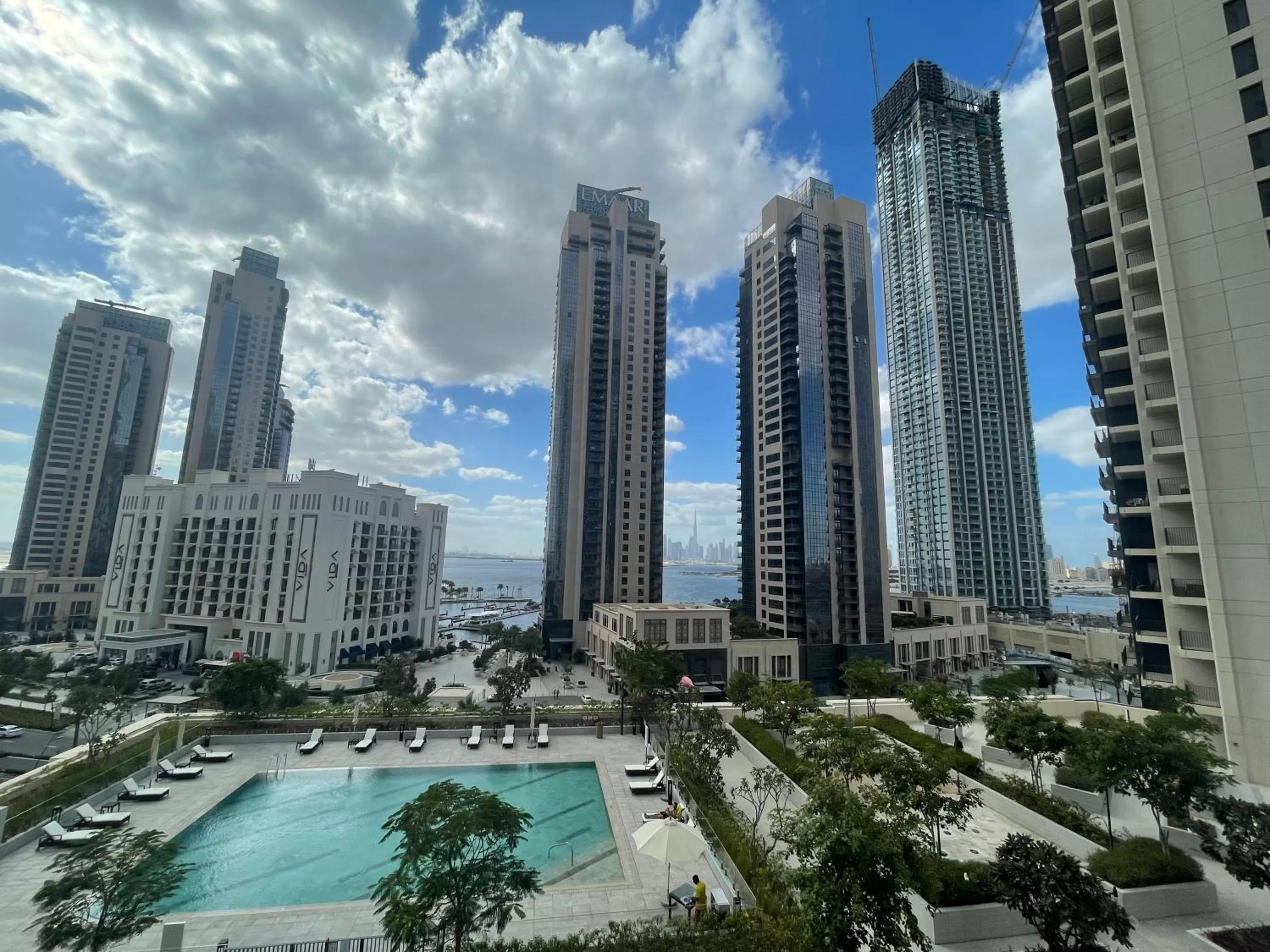 3BR Haven with Burj Views by MagnoliasVHR