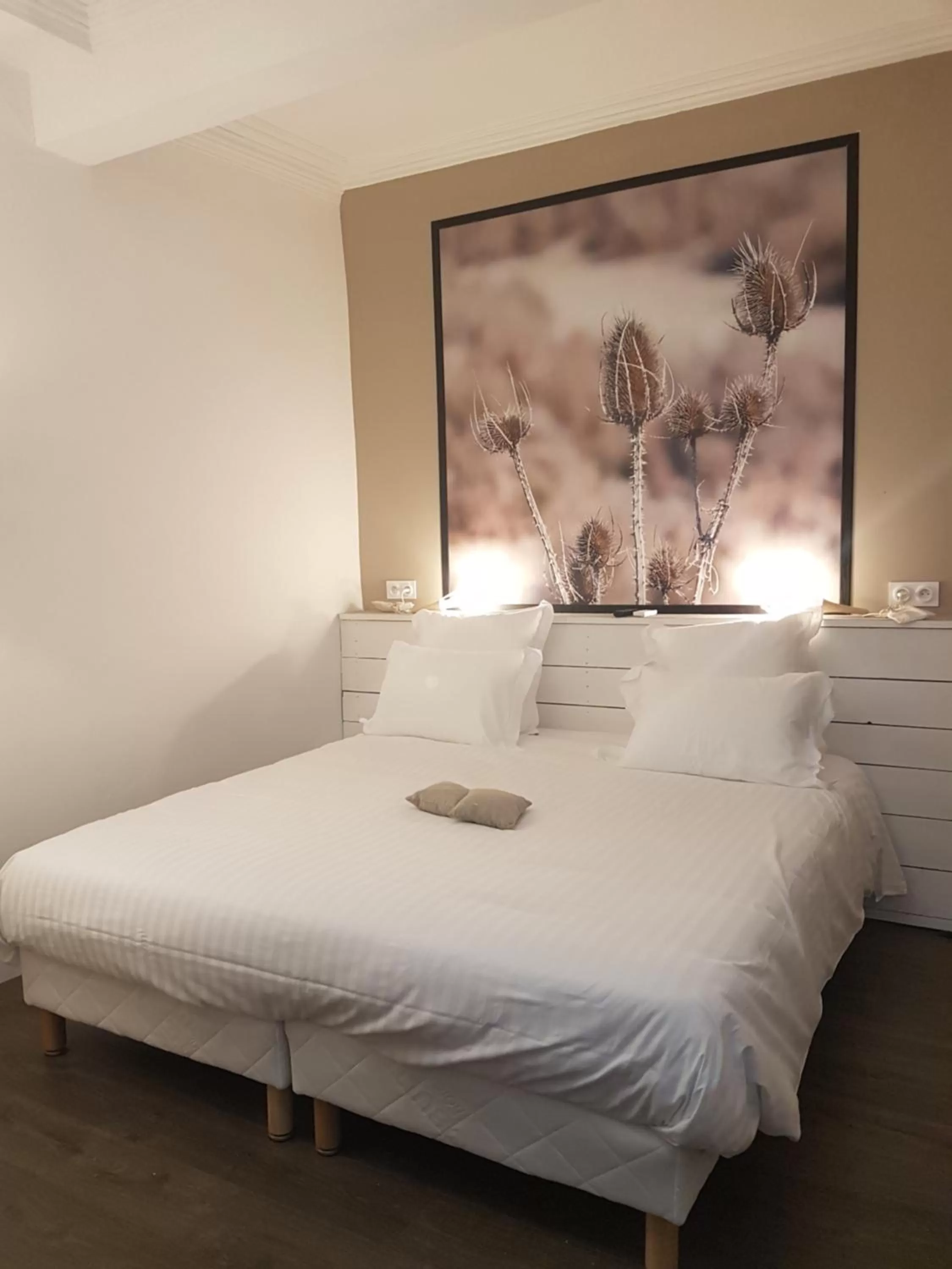 Bed in Hôtel-Restaurant "Chez Carrière"