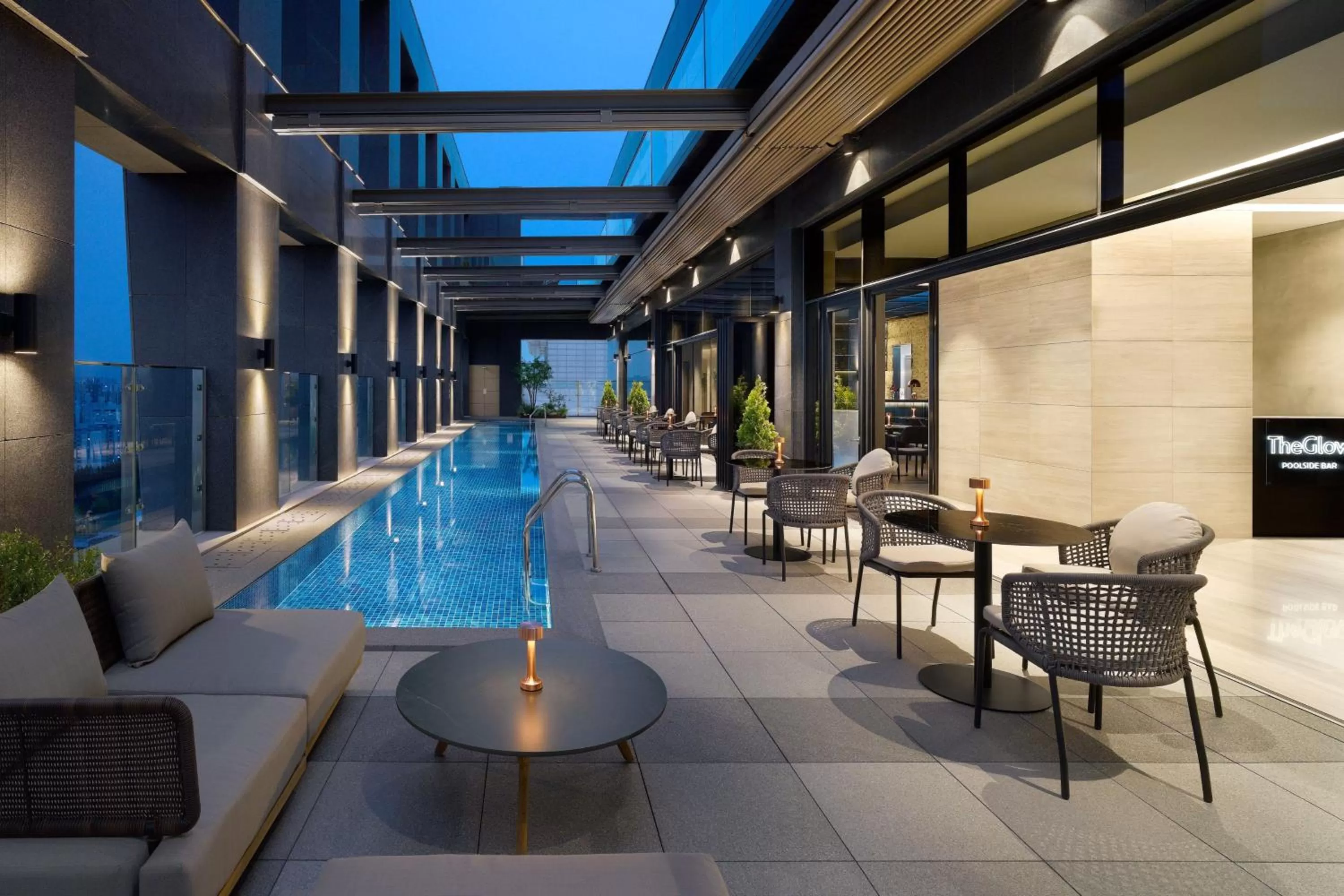 Swimming pool in Four Points by Sheraton Suwon