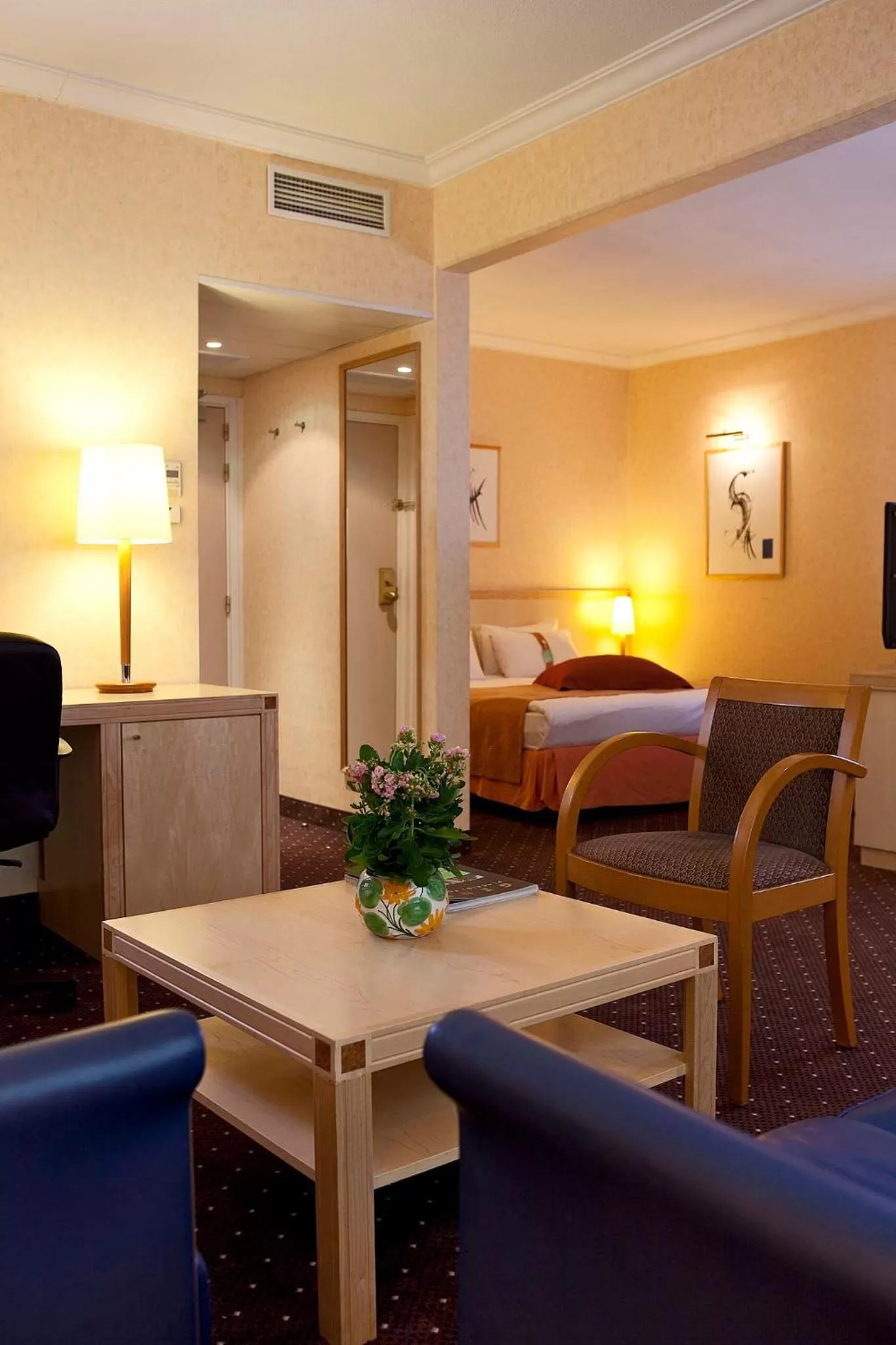 Photo of the whole room, Bed in Holiday Inn Gent Expo by IHG