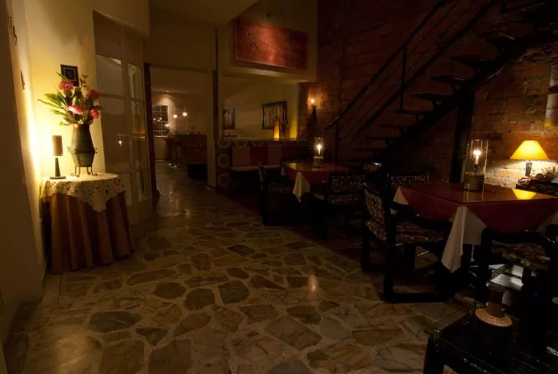 Restaurant/Places to Eat in 61Prado Hotel