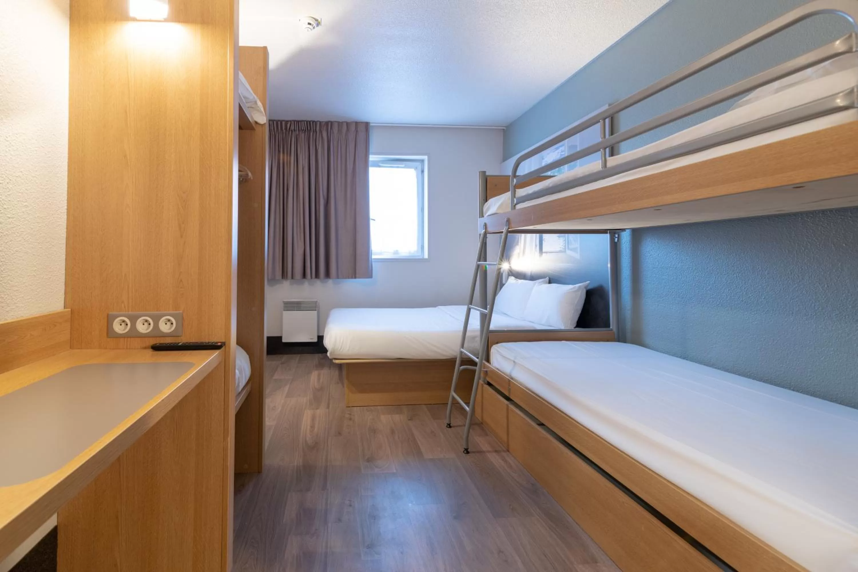 Bedroom, Bed in B&B HOTEL Avignon 2