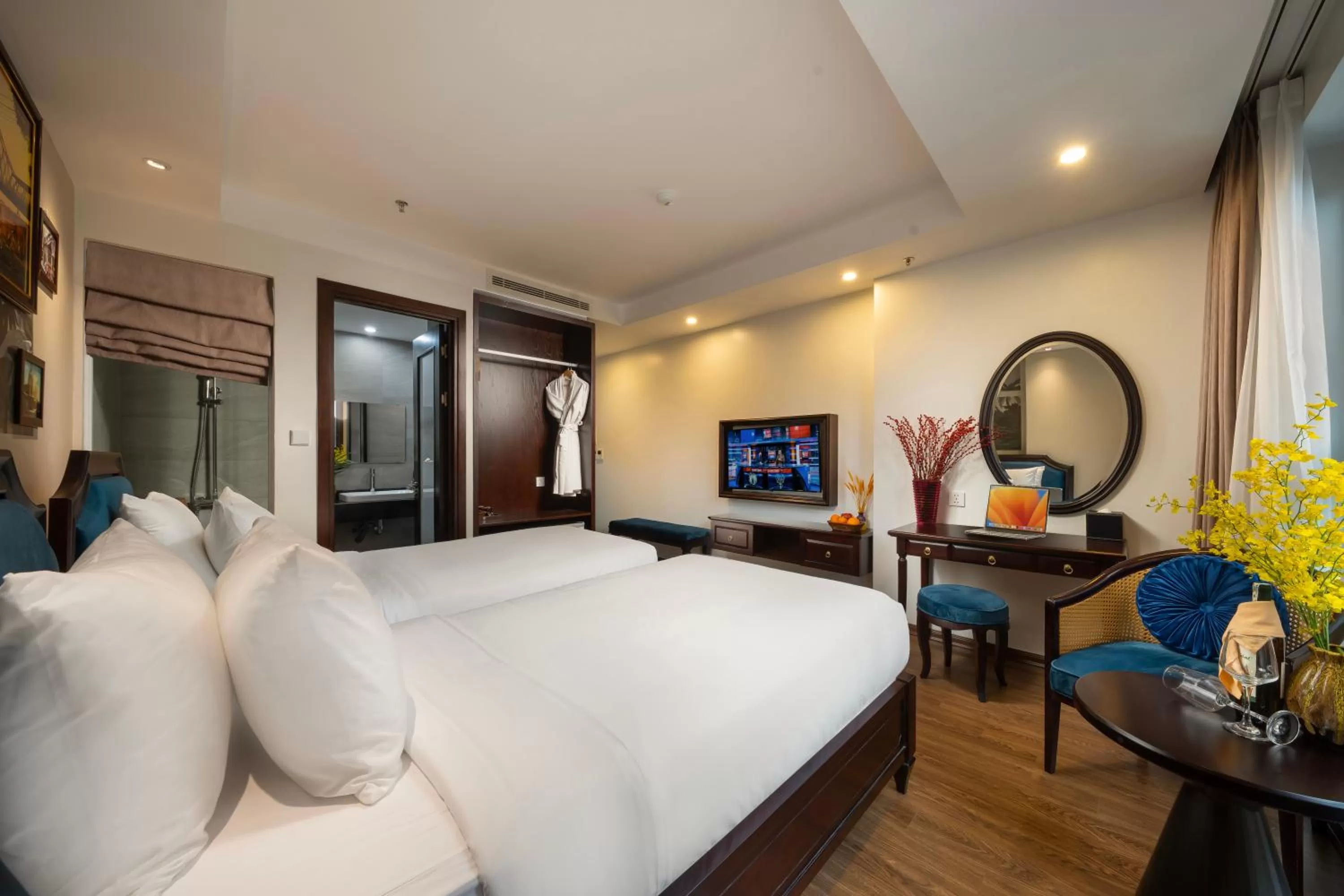 Communal lounge/ TV room, Bed in Hanoi Fiesta Grand Hotel and Spa