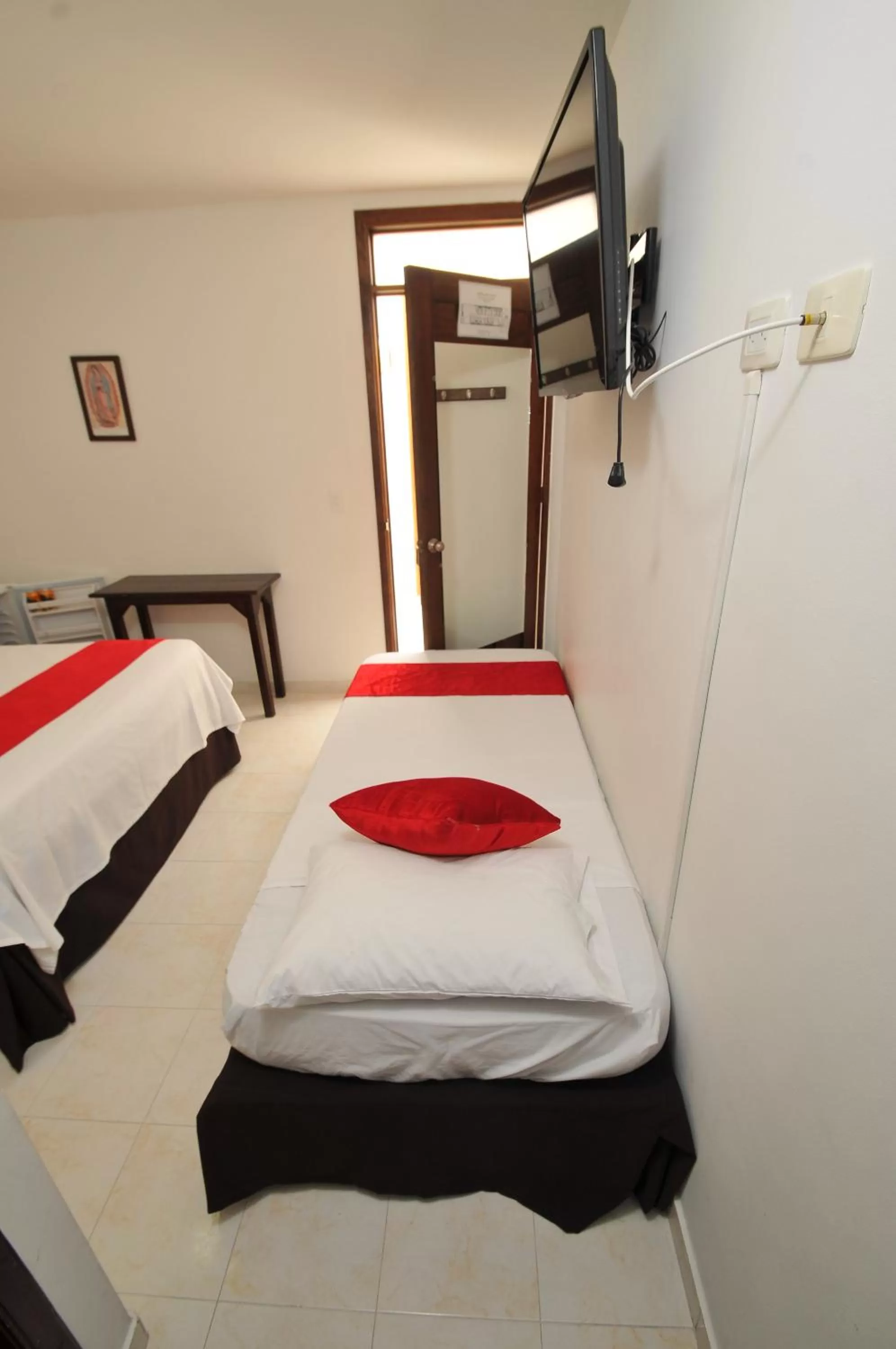 Staff, Bed in Hotel San Julian