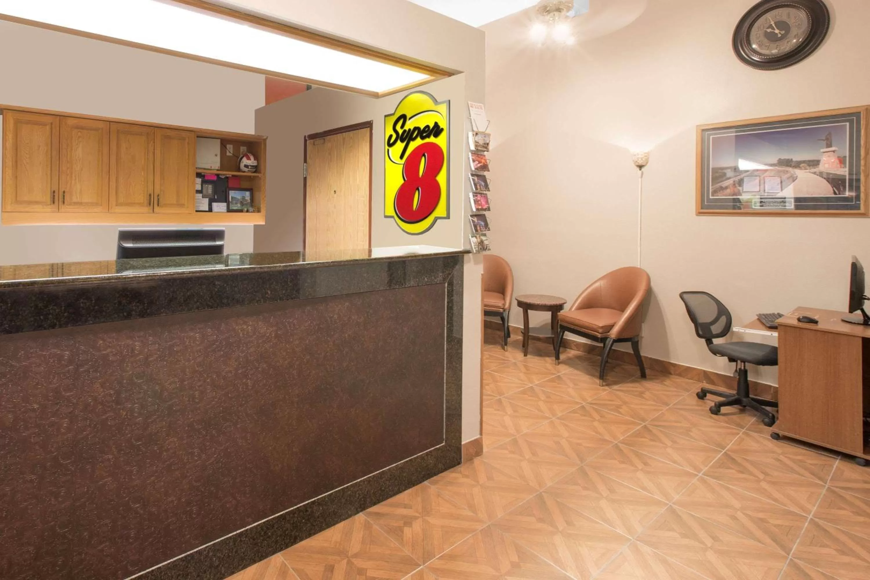 Lobby or reception in Super 8 by Wyndham Sioux City/Morningside Area