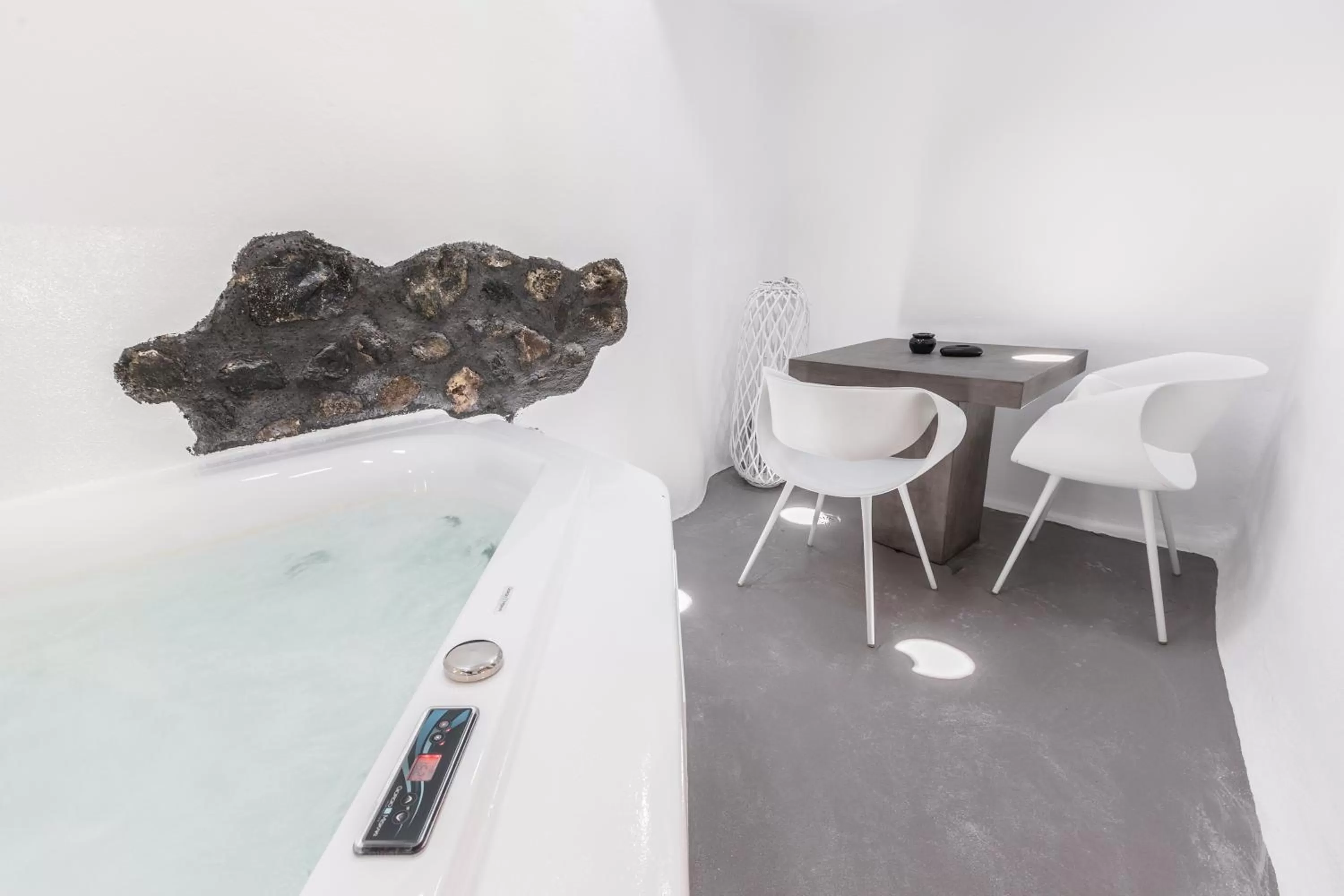 Hot Tub in Eternity Suites Santorini