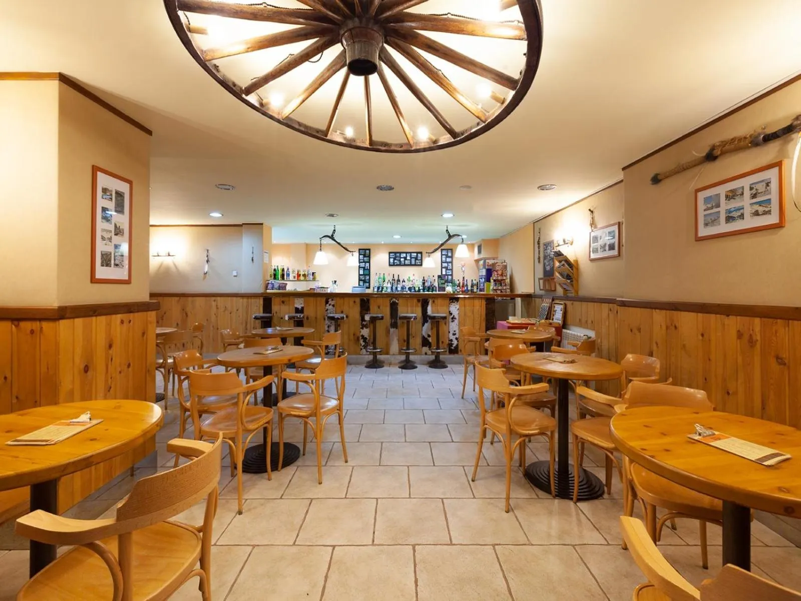 Darts, Restaurant/Places to Eat in Wuau! Hotel Segle XX