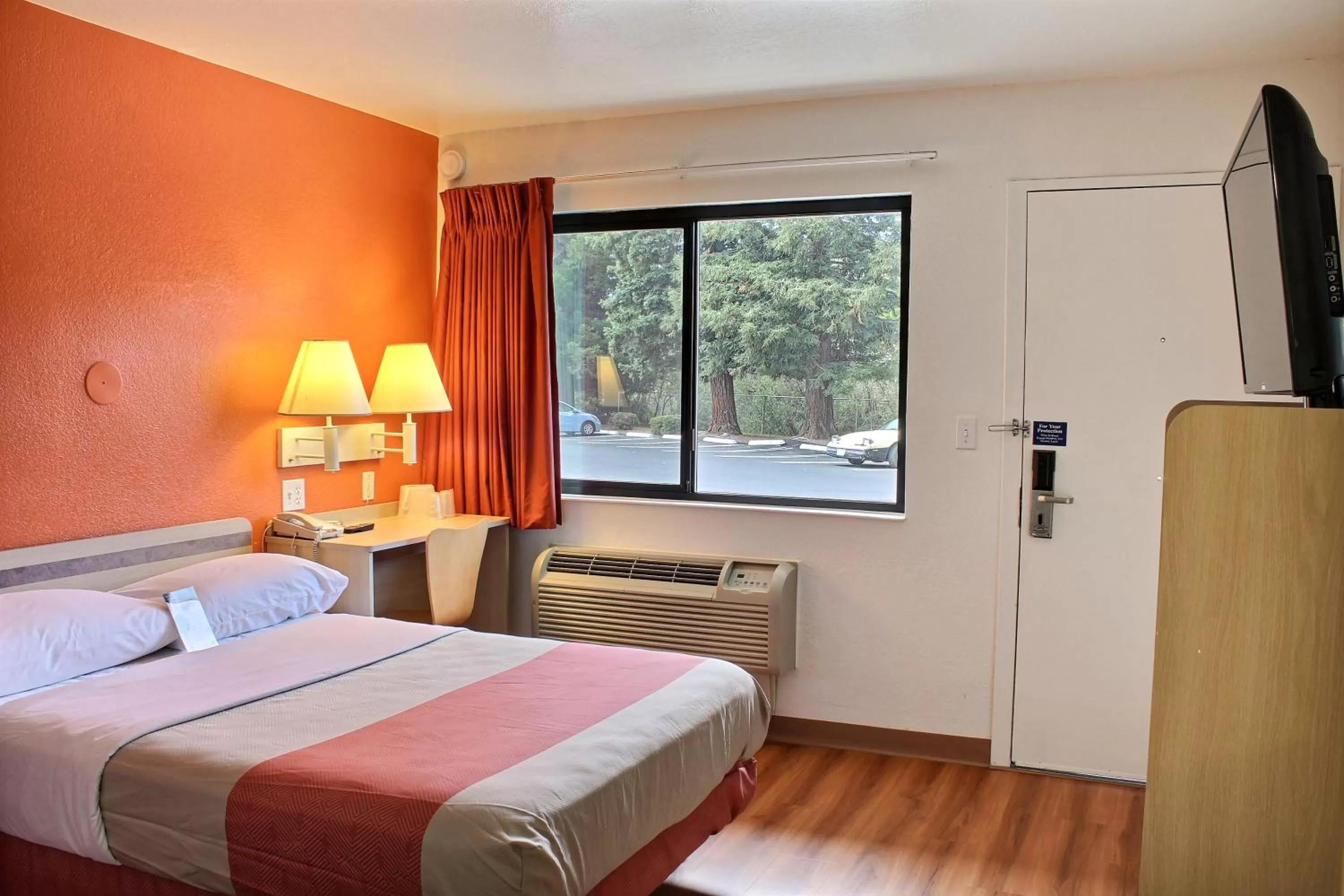 TV and multimedia in Motel 6-San Luis Obispo, CA - North