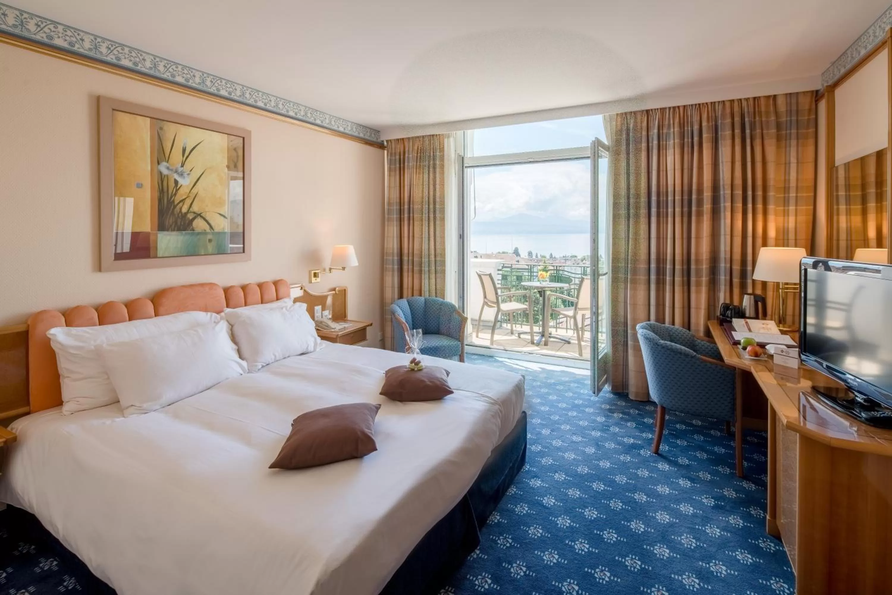 Lake view, Bed in Best Western Plus Hotel Mirabeau