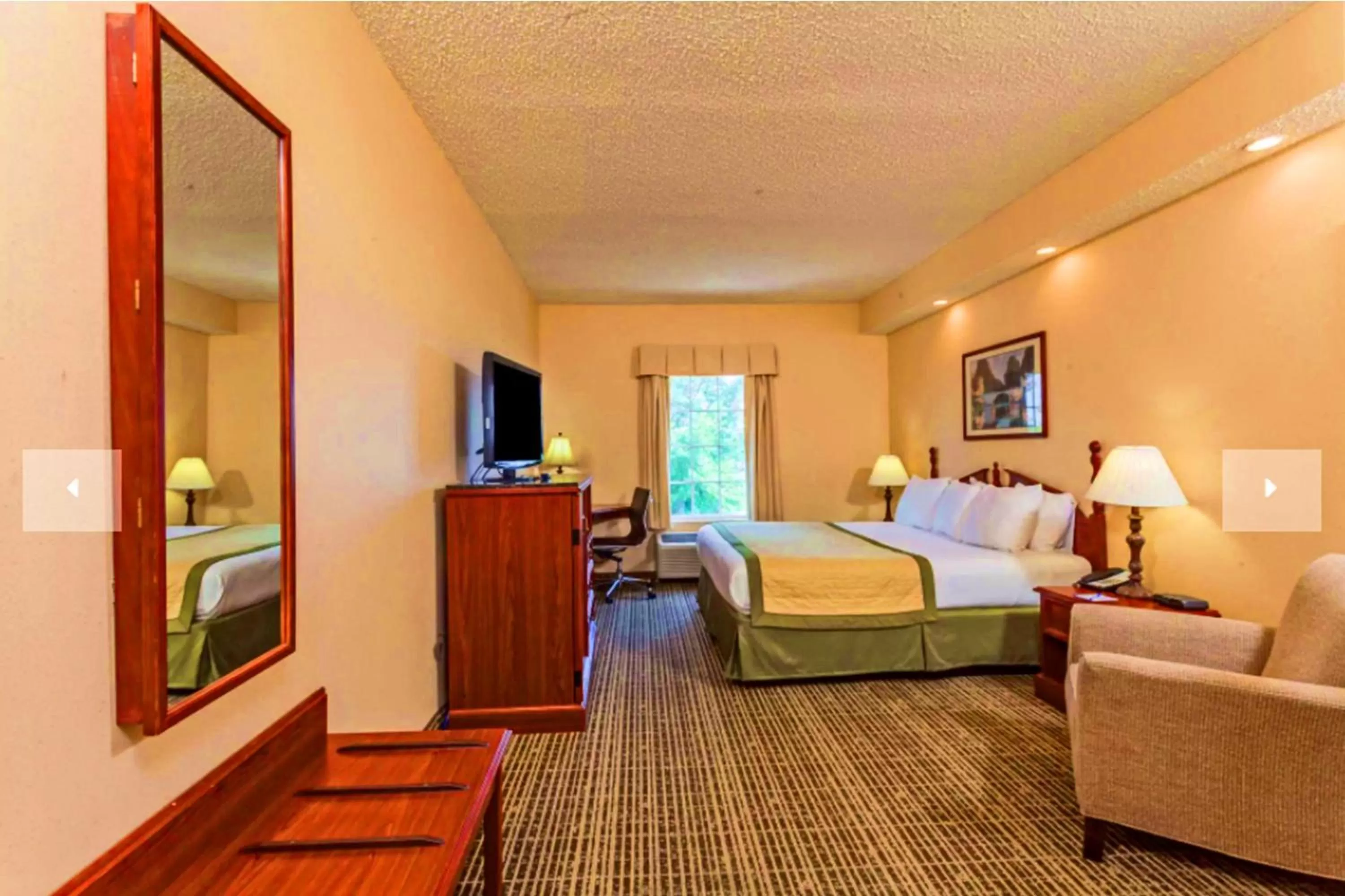 Photo of the whole room, Bed in Baymont by Wyndham Columbia Maury