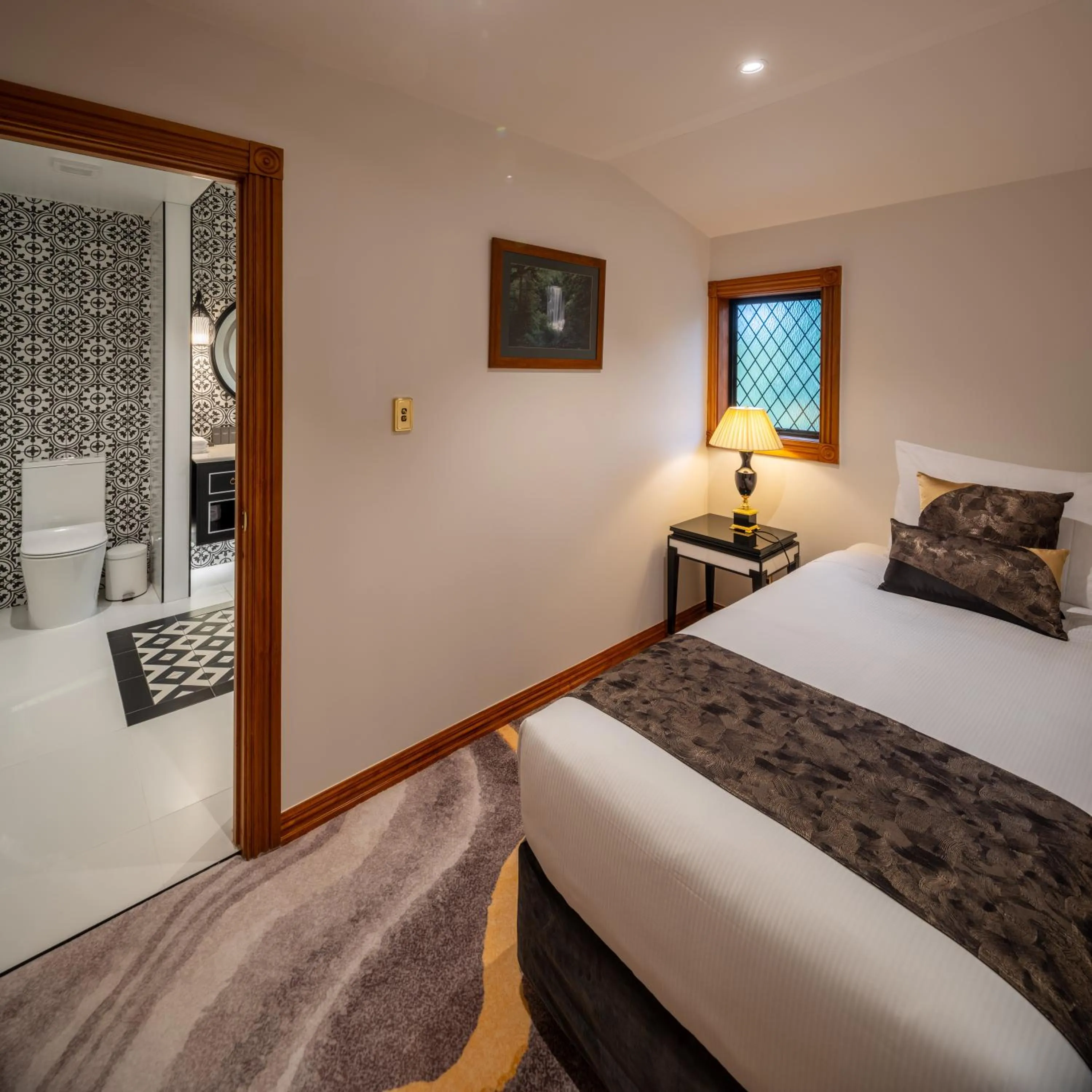 Photo of the whole room, Bed in Hana Lodge