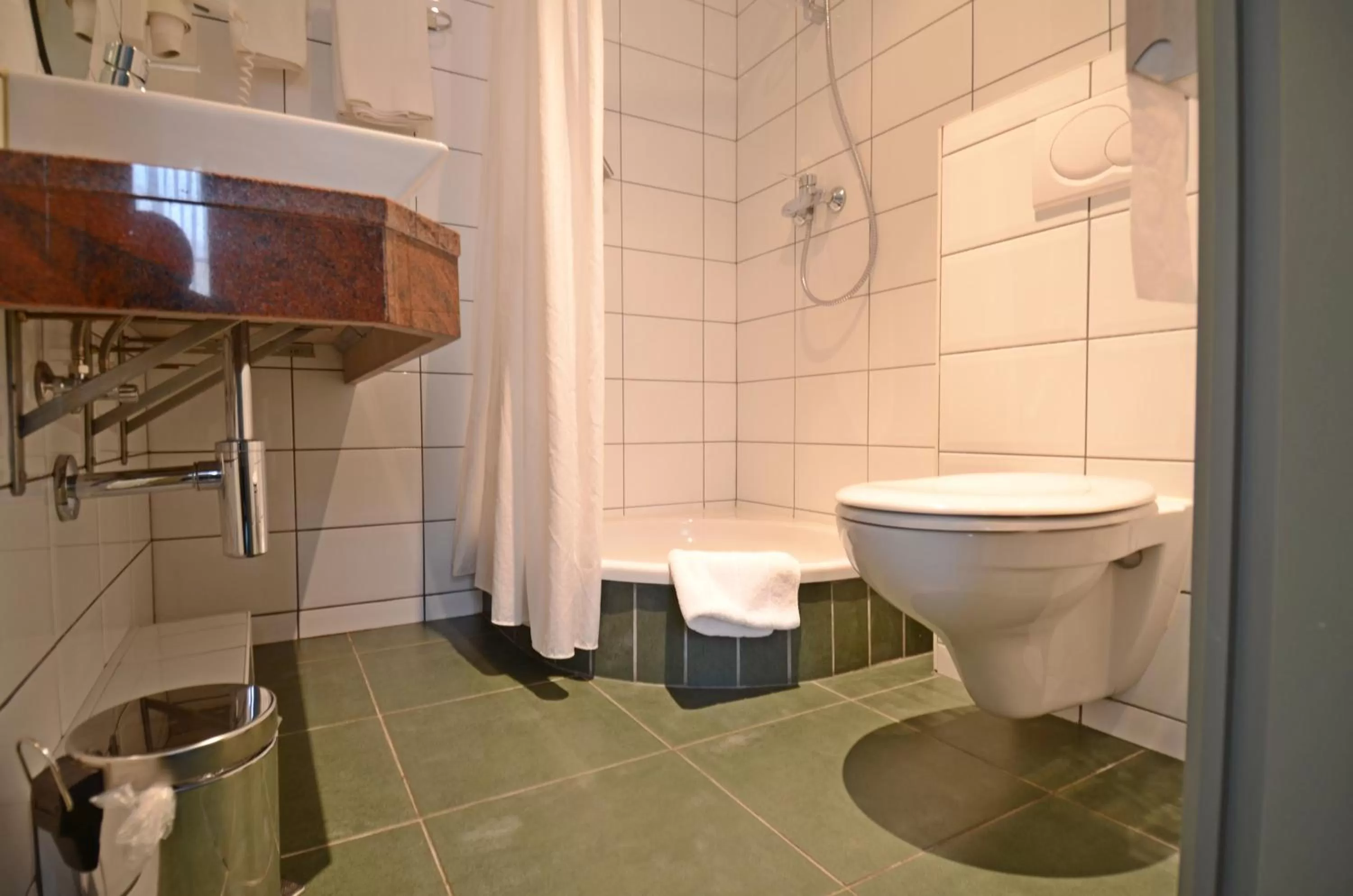 Bathroom in Hotel Malcot