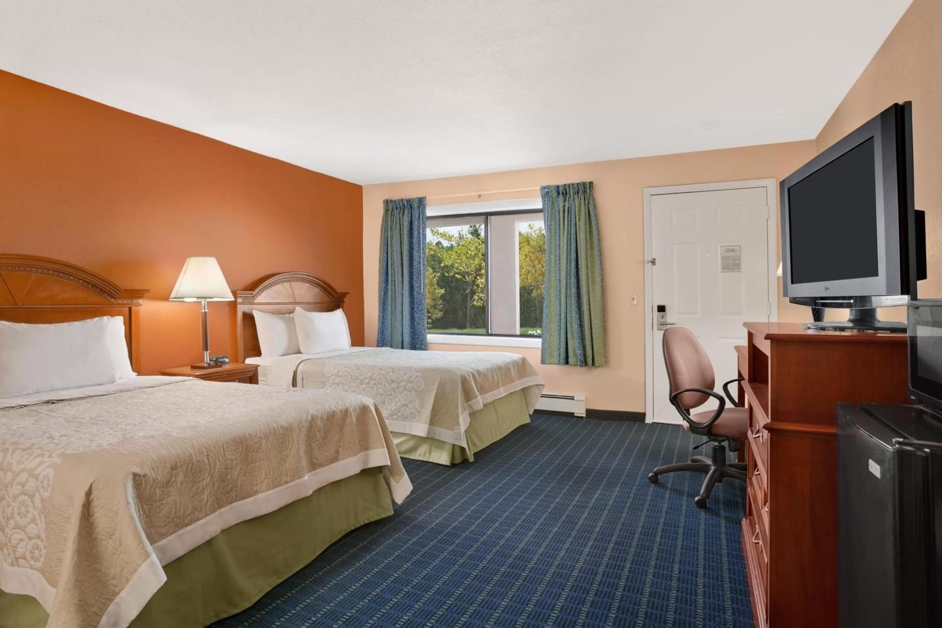 Photo of the whole room, Bed in Days Inn by Wyndham Middletown