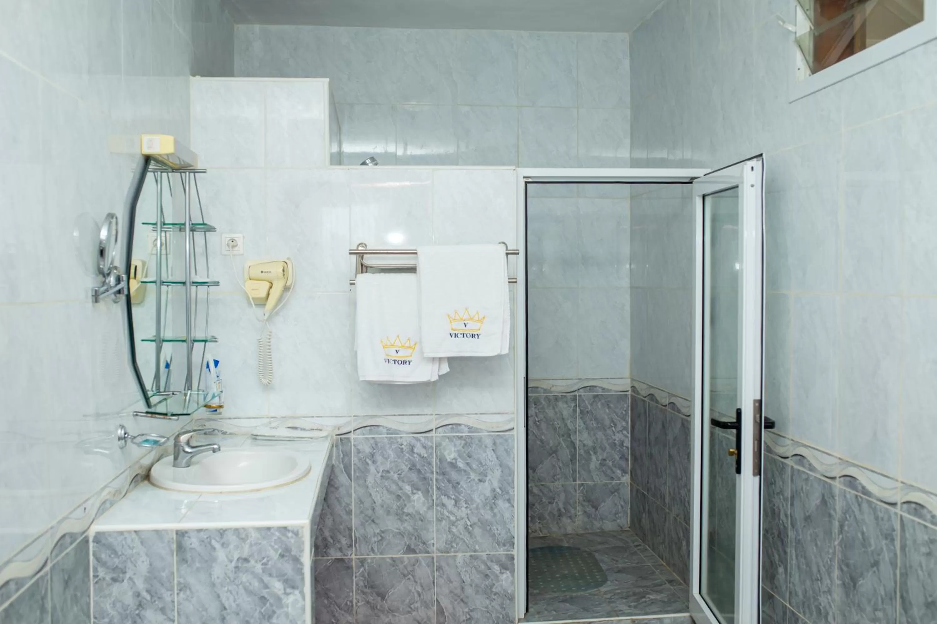 Shower in Amazone Hotel Tulear