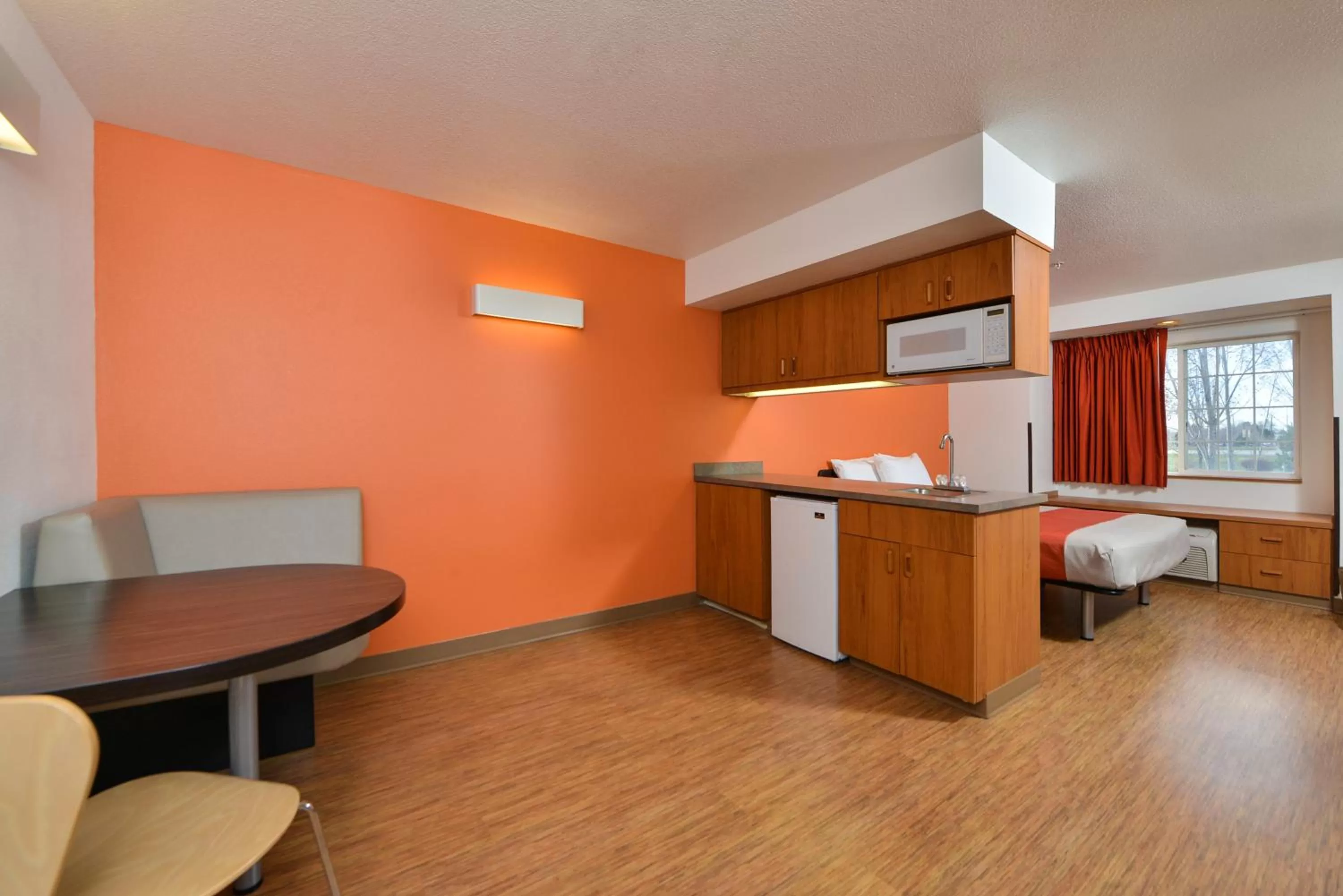 Photo of the whole room in Motel 6-Meridian, ID - Boise W