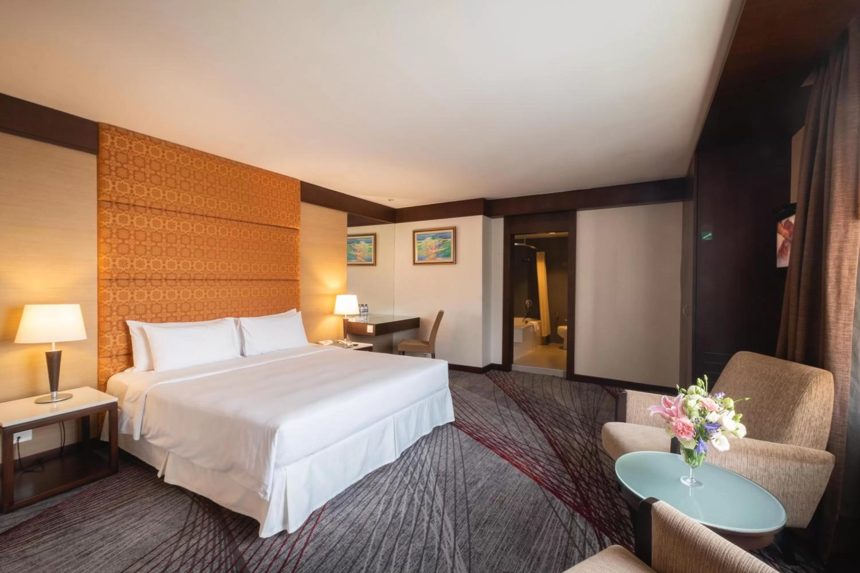 Photo of the whole room, Bed in Zenith Sukhumvit Hotel, Bangkok