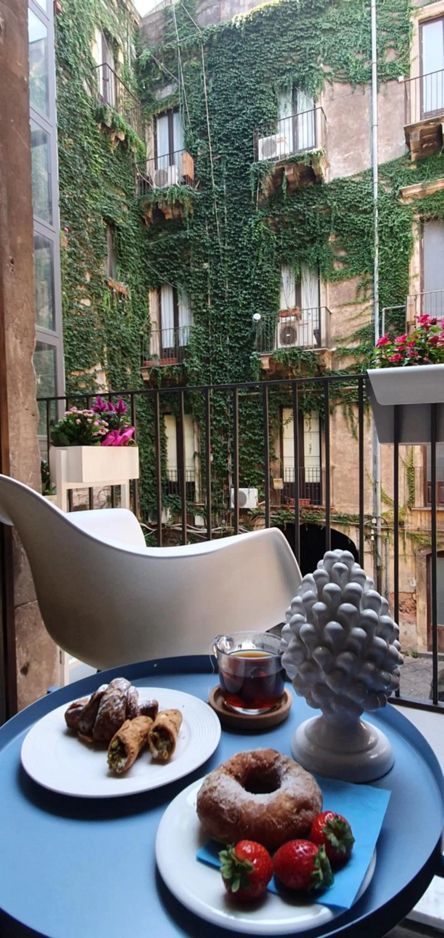 Buffet breakfast in Palazzo del Verga