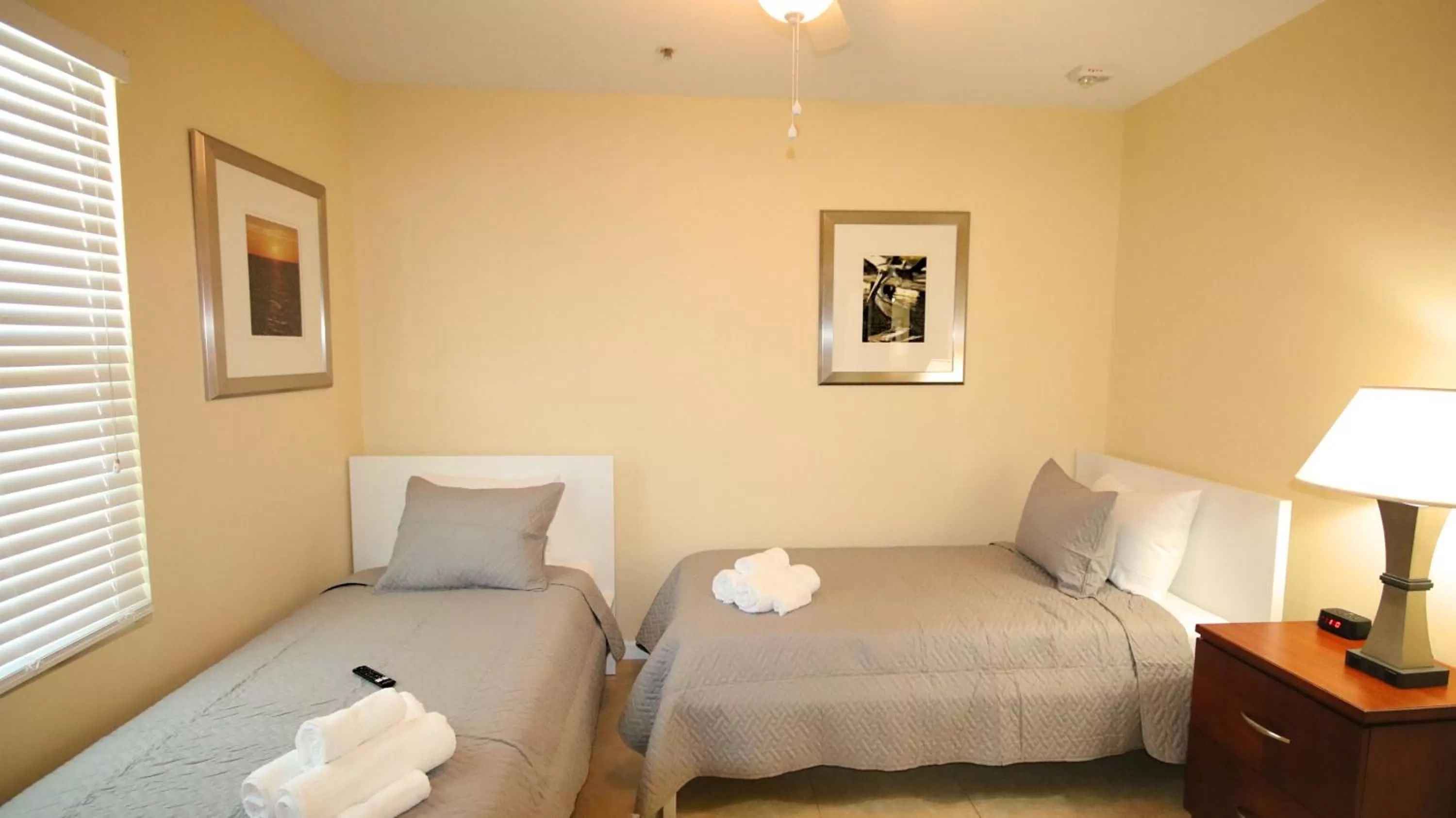 Bed in John's Pass Hotel - Fully Remote Check In