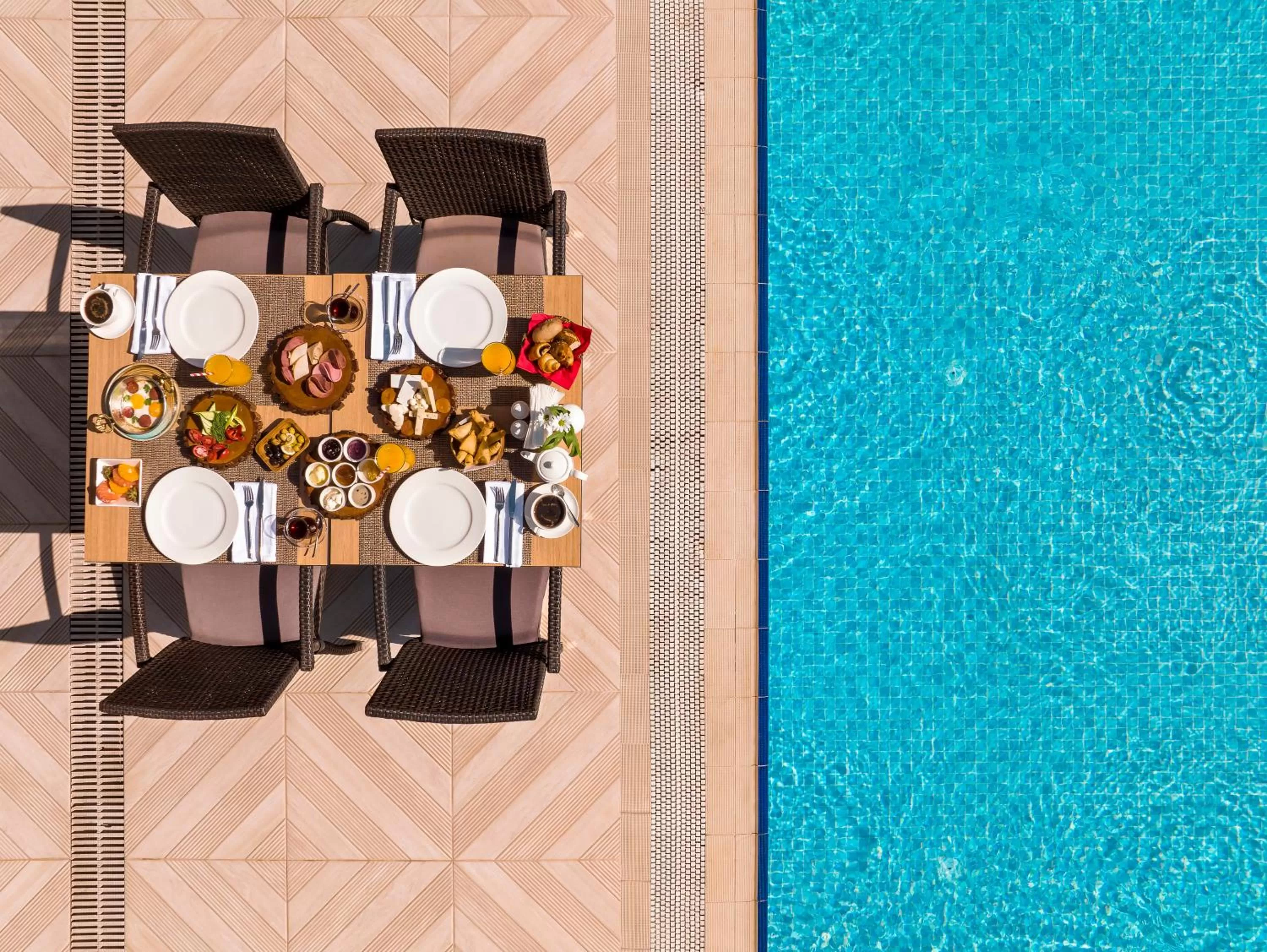 Swimming pool in Novotel Gaziantep