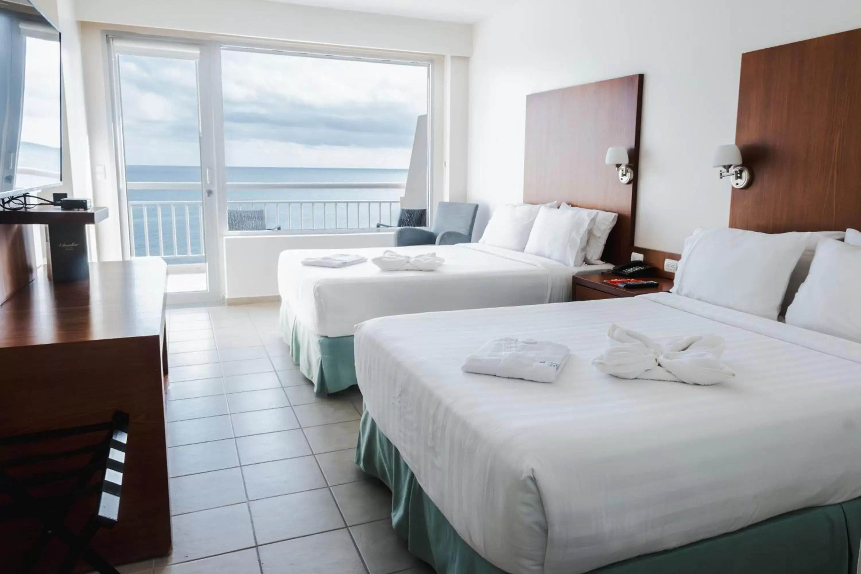 Twin Room with Balcony in MantaHost Hotel Twin Room with Balcony in MantaHost Hotel