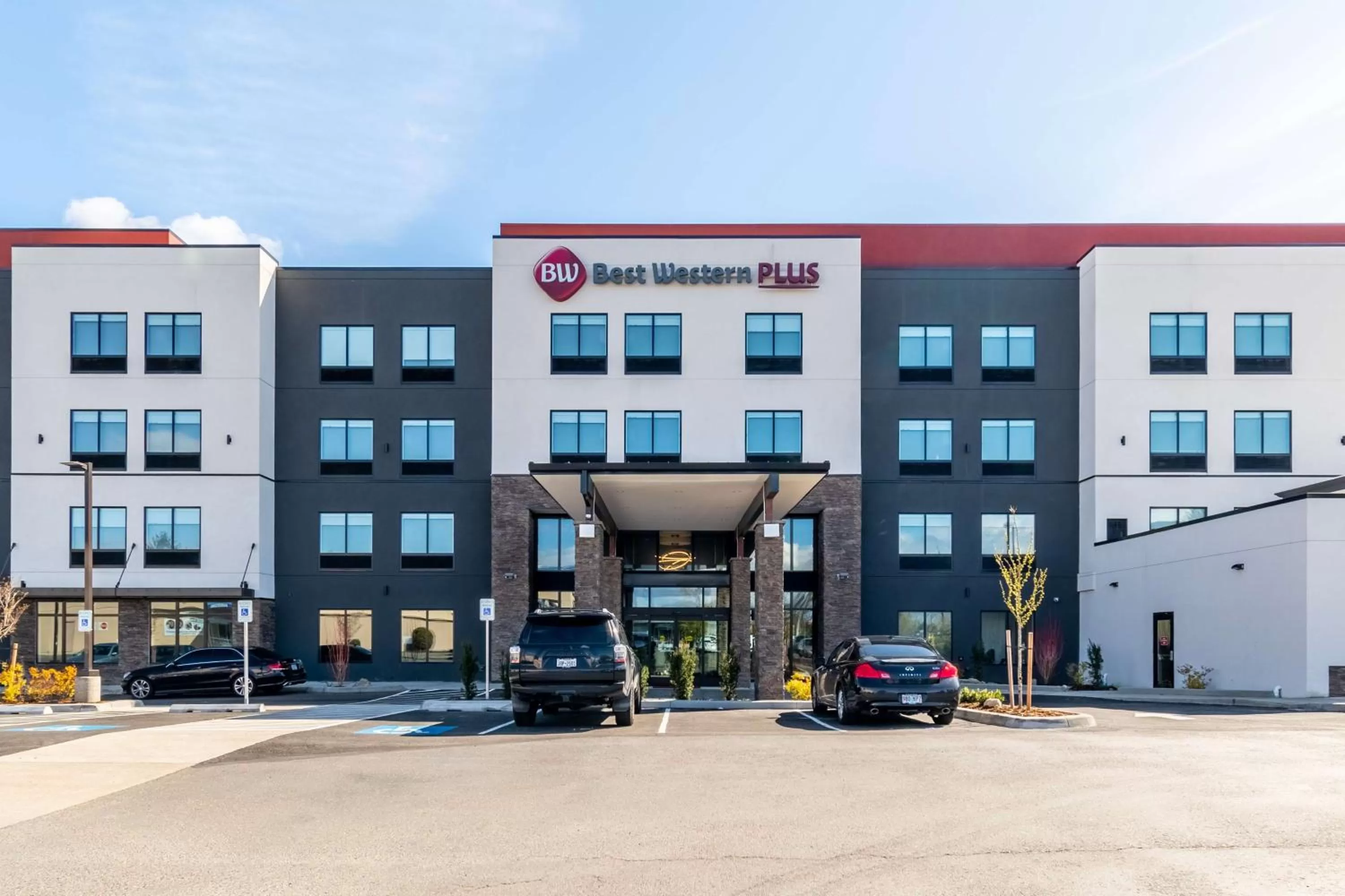 Property building in Best Western Plus Tacoma Hotel