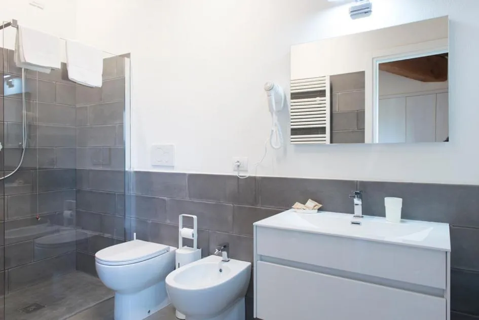 Bathroom in Pistoia Nursery Campus - agriturismo in città